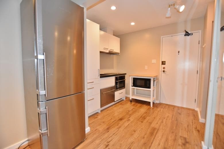 203 - 1950 W 8th Avenue, Vancouver