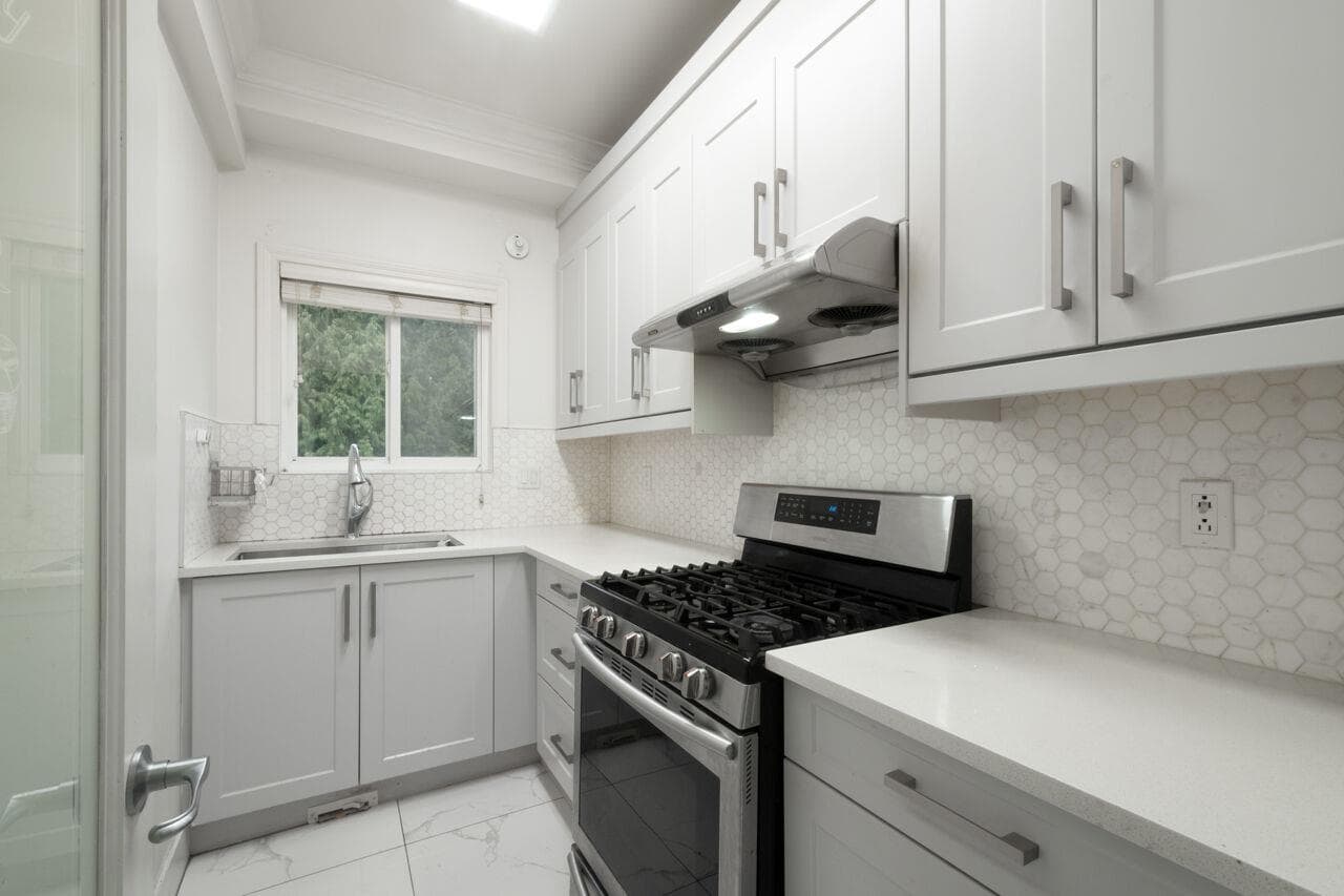UPPER - 14229 114 Avenue, Surrey, V3R 1P2 — photo 5