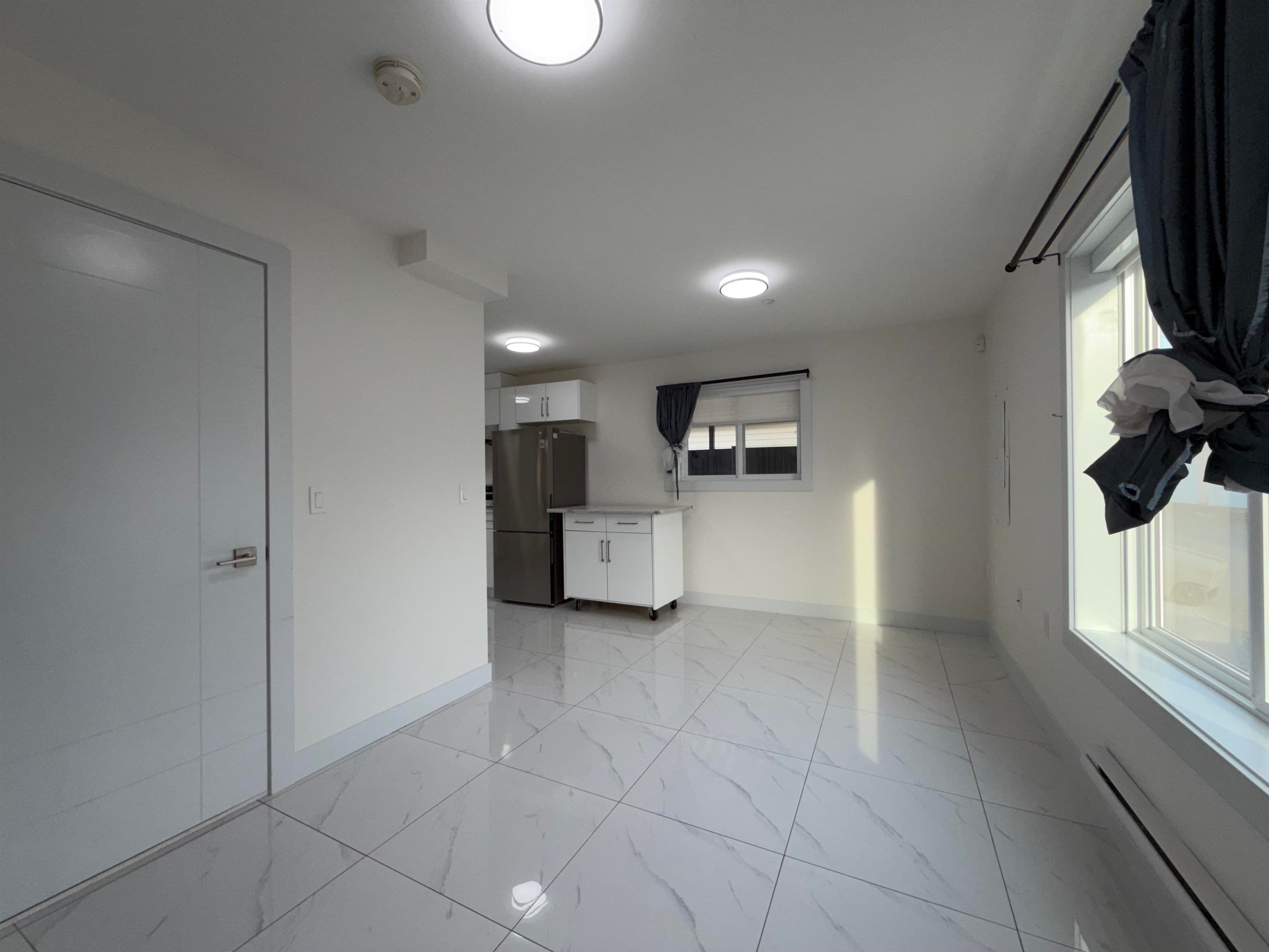 3 - 1052 E 50th Avenue, Vancouver