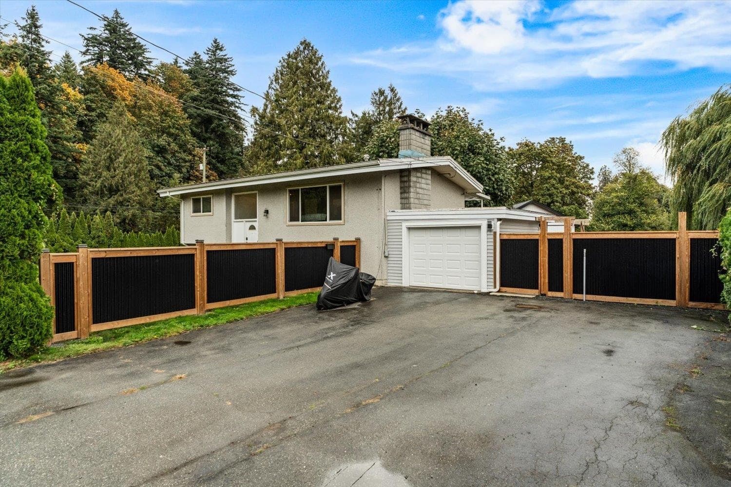 9890 Gracemar Drive, Chilliwack, V2P 7P2 — photo 1