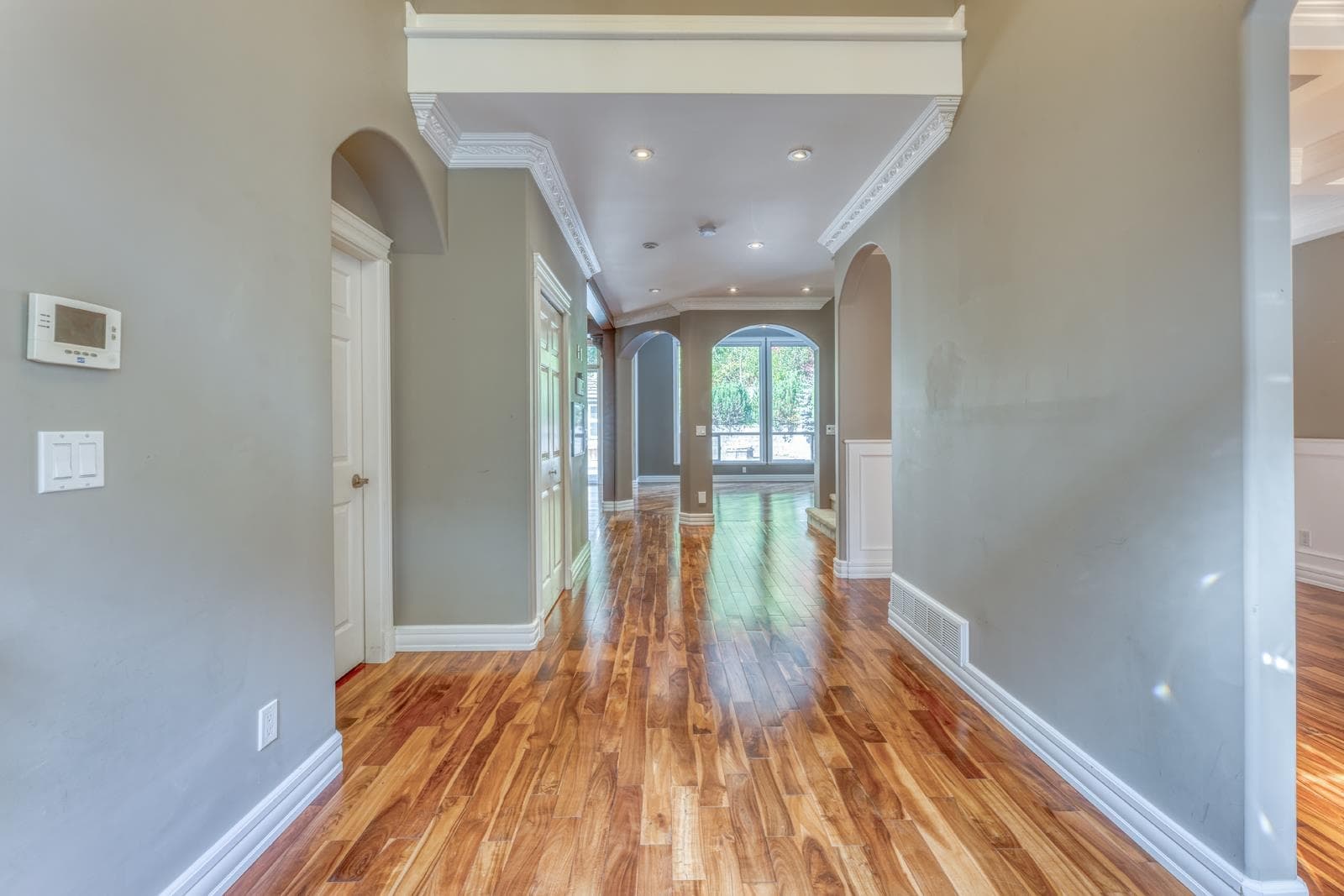 1820 Camelback Court, Coquitlam, V3E 3K4 — photo 2