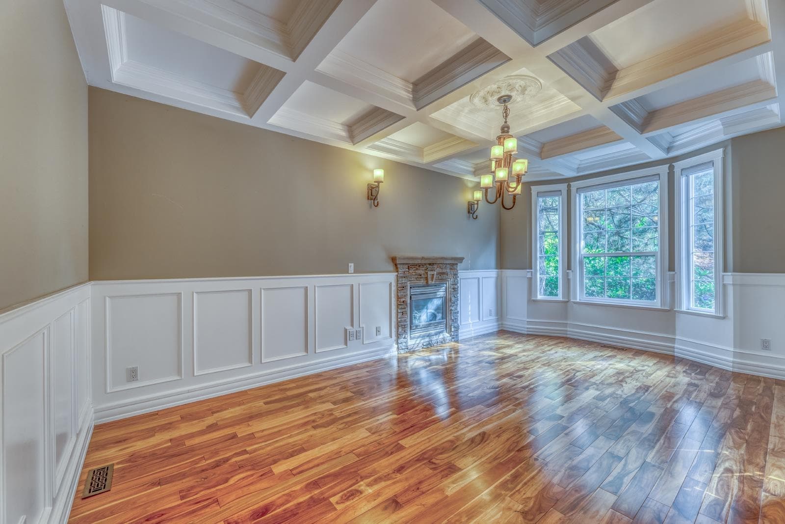 1820 Camelback Court, Coquitlam, V3E 3K4 — photo 5