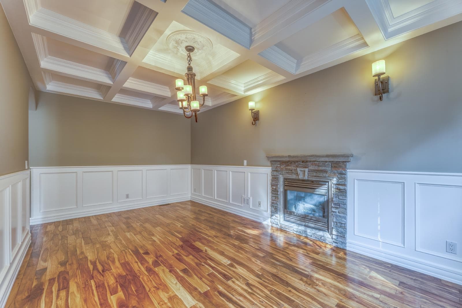 1820 Camelback Court, Coquitlam, V3E 3K4 — photo 4
