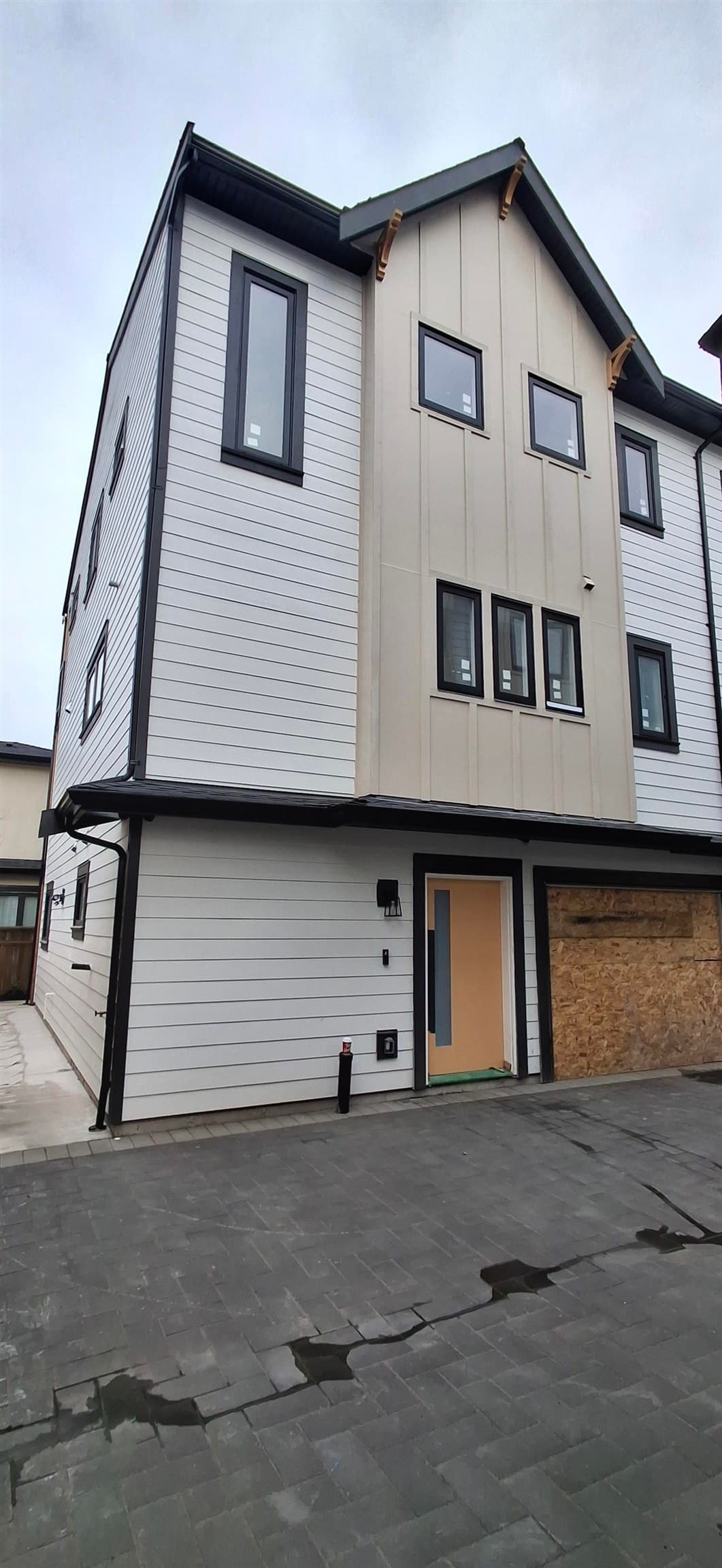 1 - 7087 Mary Avenue, Burnaby, V5E 3K1 — photo 3