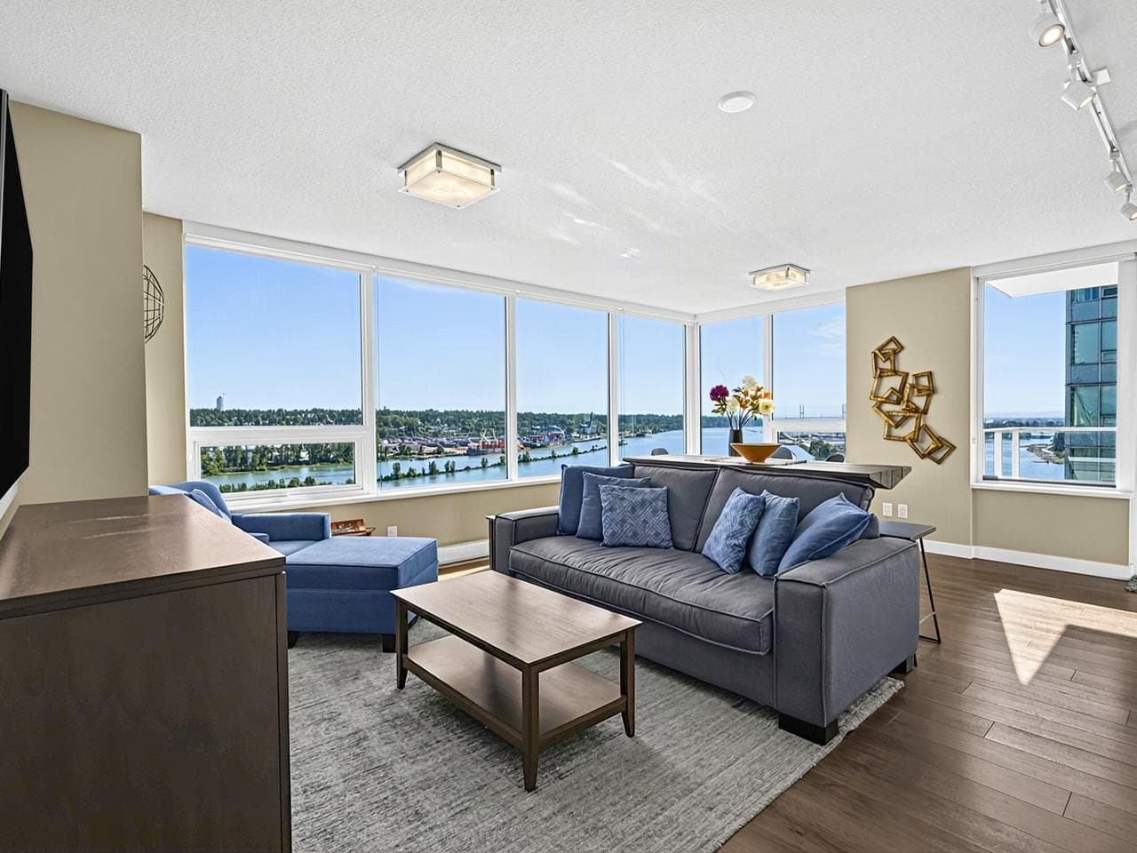 2205 - 908 Quayside Drive, New Westminster
