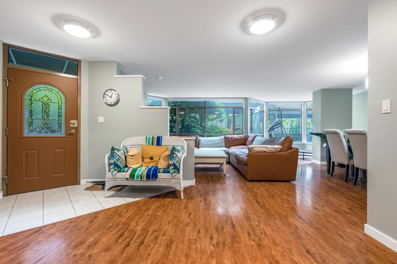 101 - 15111 Russell Avenue, White Rock, V4B 2P4 — photo 2