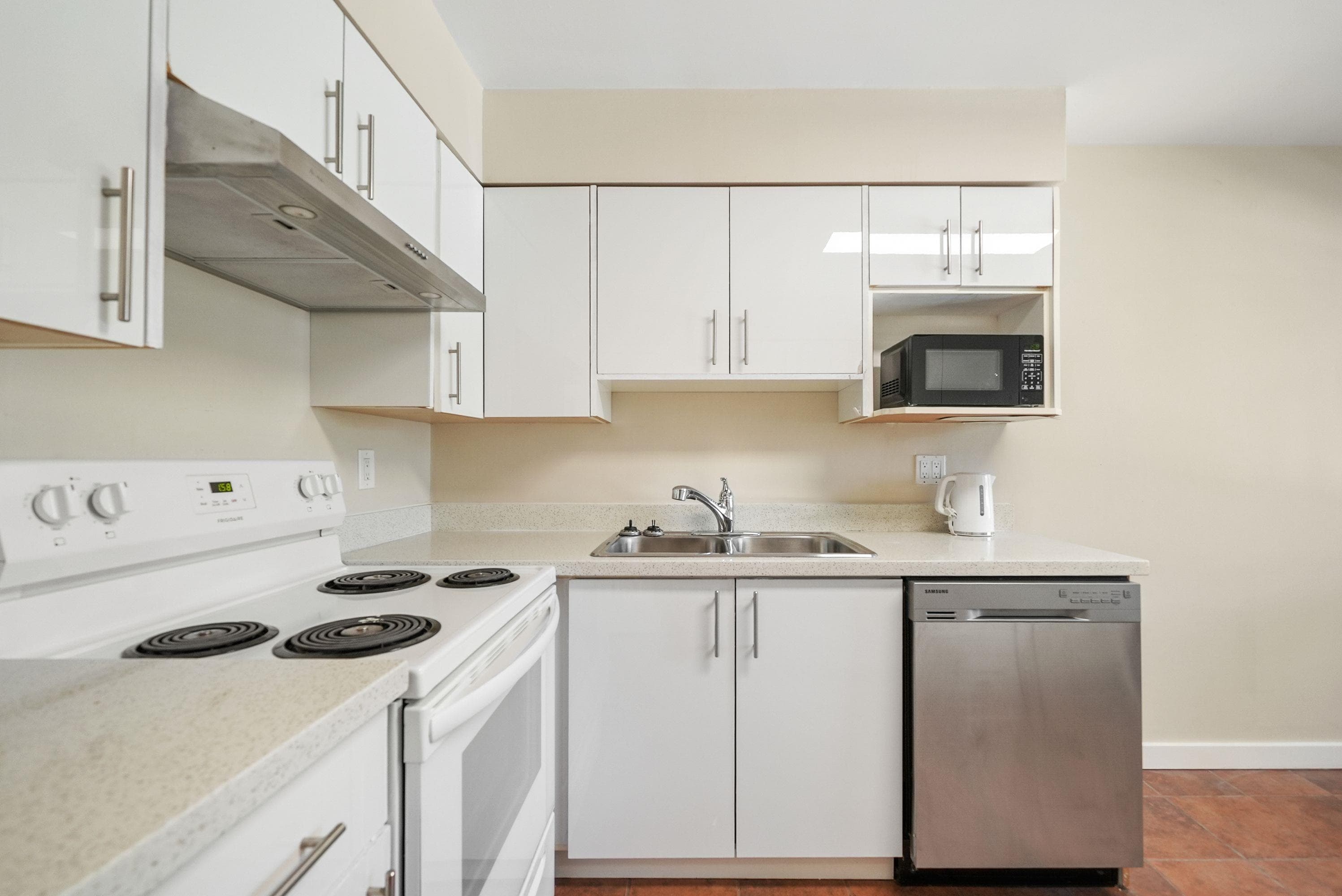 1683 Suffolk Avenue, Port Coquitlam, V3B 1H1 — photo 5