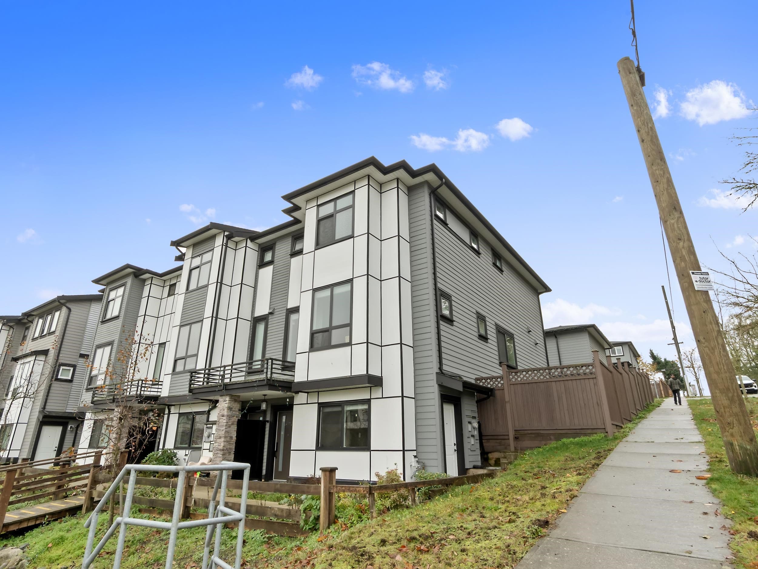 14002 60a Avenue, Surrey, V3X 0J9 — photo 2