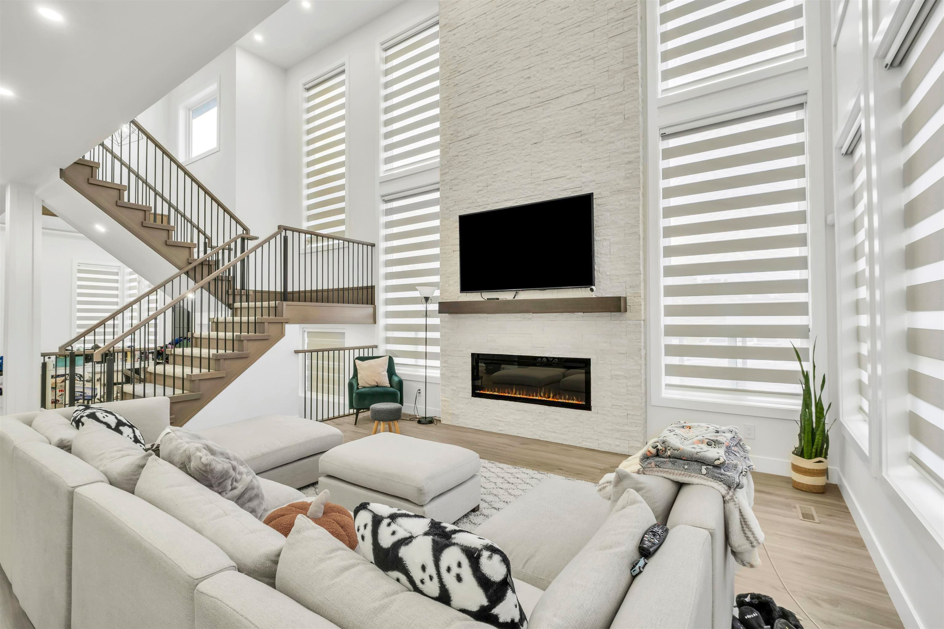 17284 61a Avenue, Surrey, V3S 4V7 — photo 2
