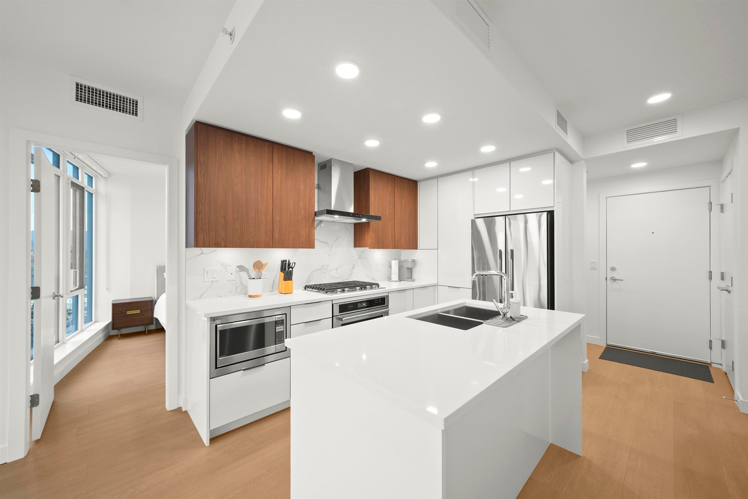 7683 Park Crescent, Burnaby, V3N 0J4 — photo 4
