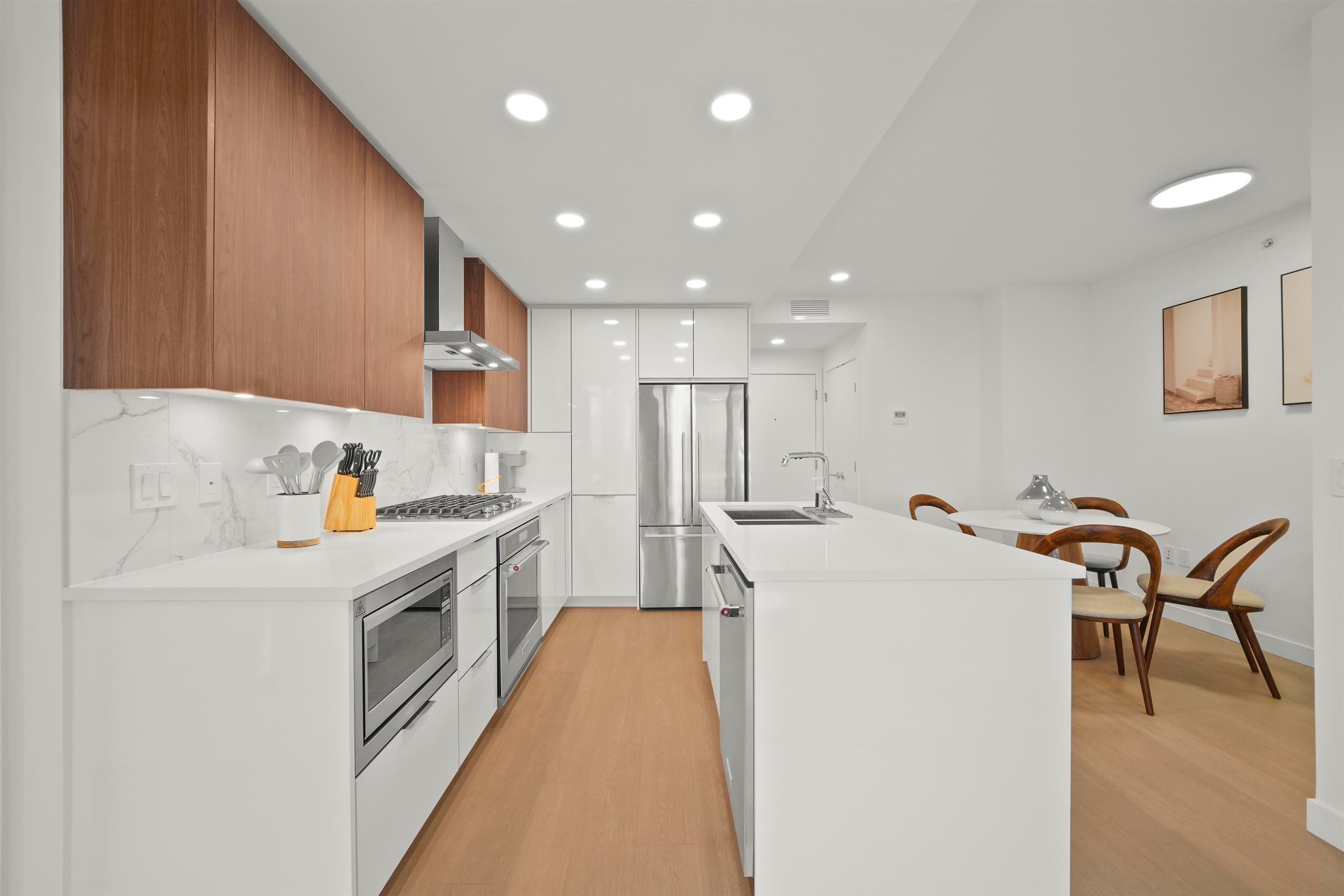 7683 Park Crescent, Burnaby, V3N 0J4 — photo 5