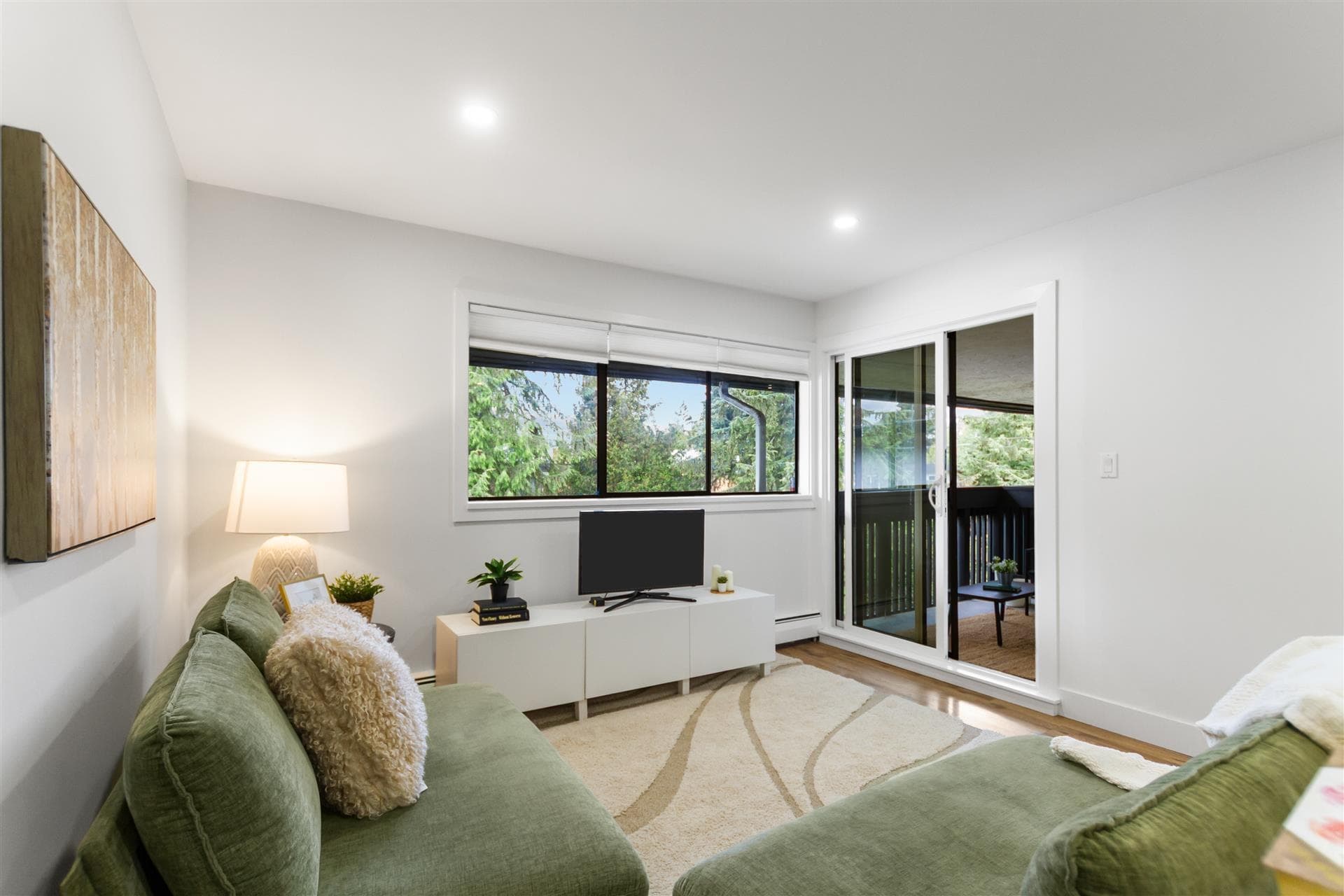 301 - 1561 Vidal Street, White Rock, V4B 5A7 — photo 2