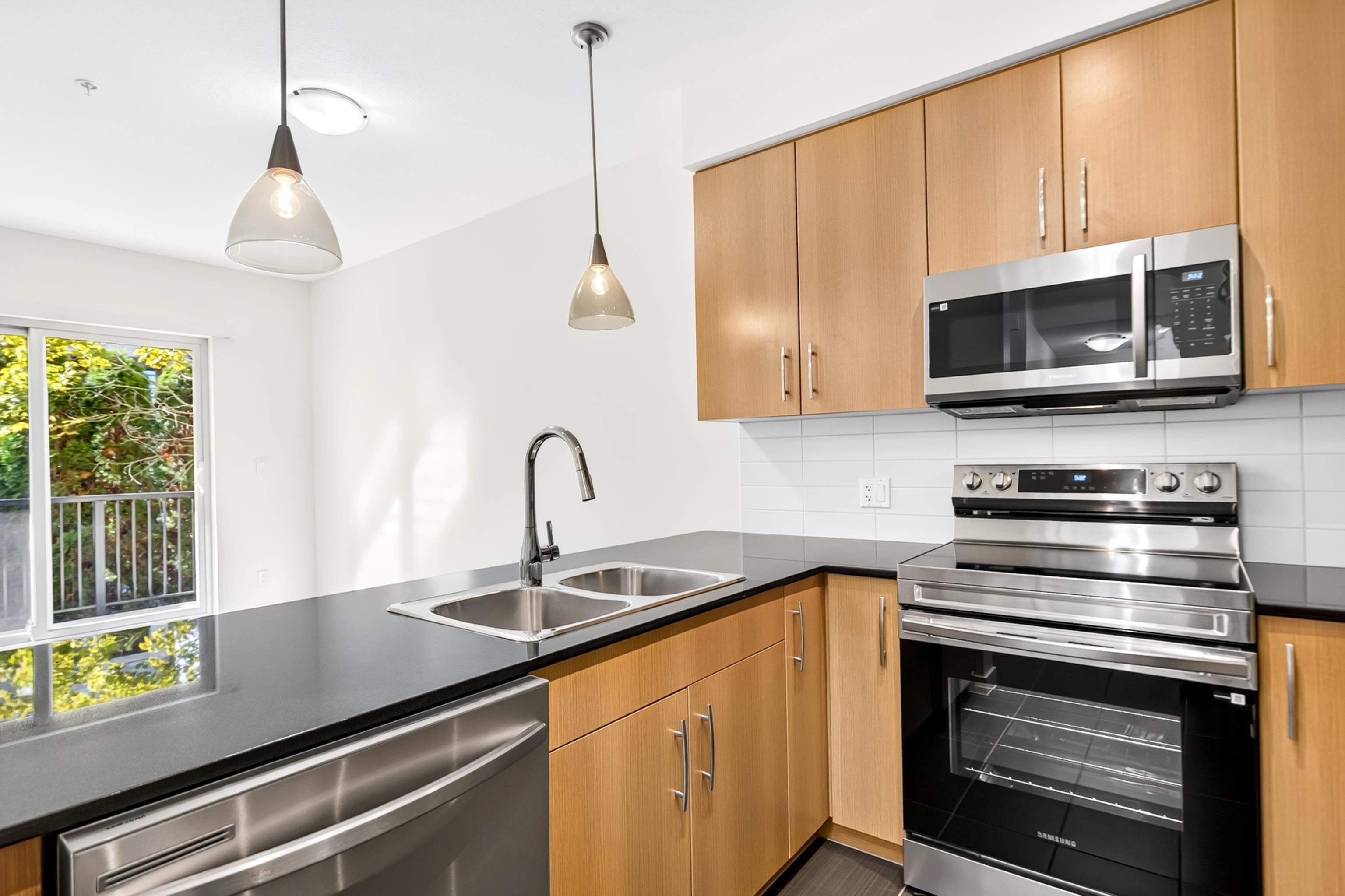 210 - 22290 North Avenue, Maple Ridge, V2X 8Z8 — photo 3
