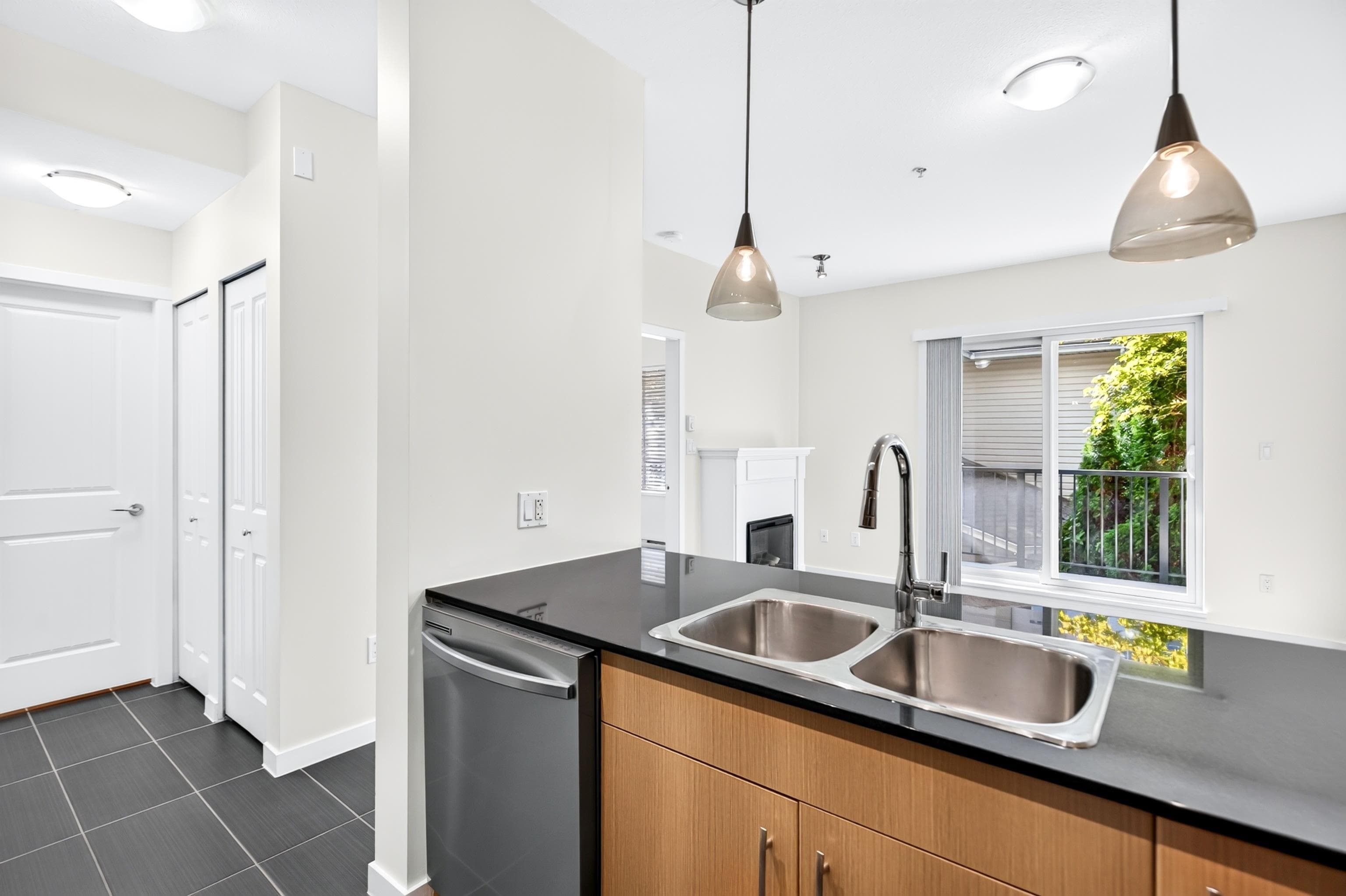 210 - 22290 North Avenue, Maple Ridge, V2X 8Z8 — photo 5