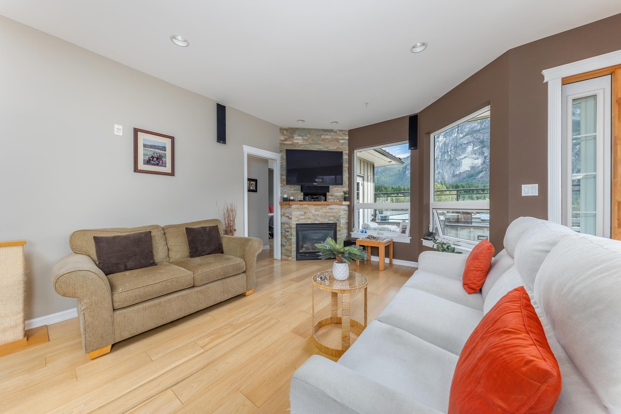37738 Third Avenue, Squamish, V8B 0S8 — photo 5