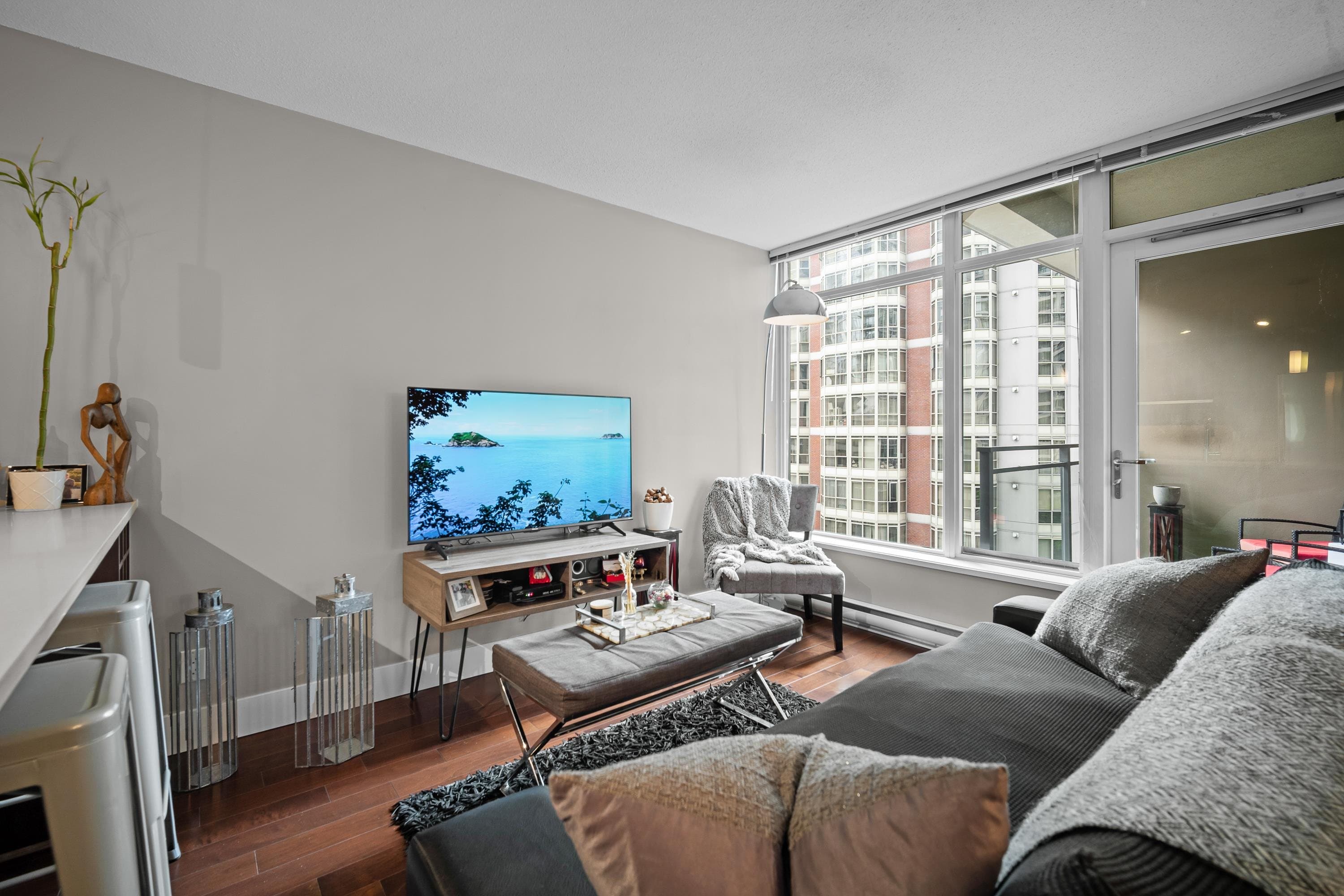 708 - 888 Homer Street, Vancouver, V6B 0H7 — photo 2