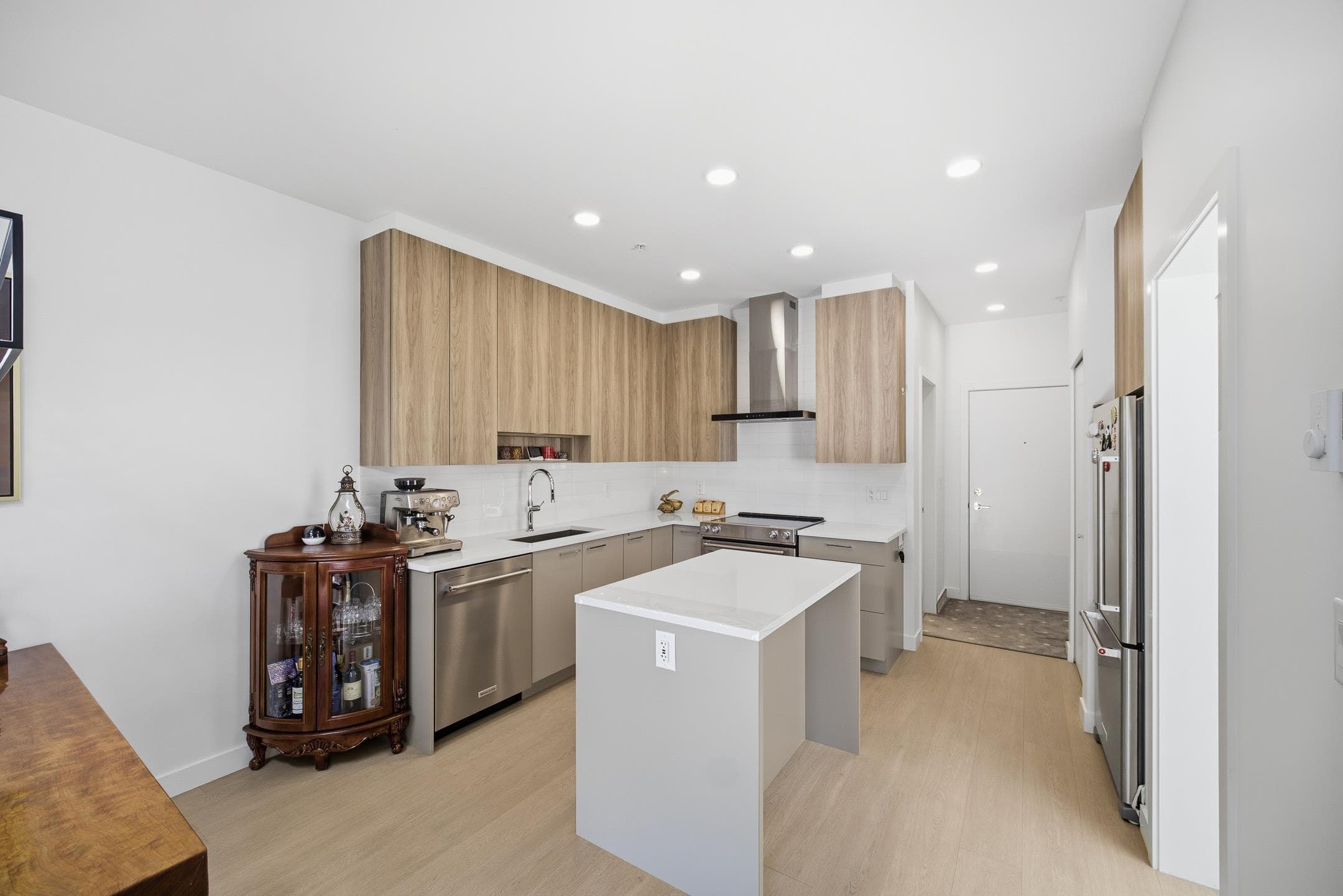 3xx - 7588 16th Street, Burnaby, V3N 0H8 — photo 2