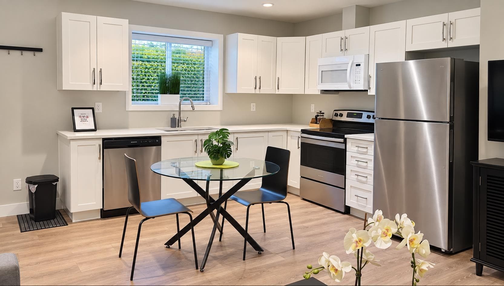 furnished bsmt - 2161 167 St, Surrey, V3Z 9X9 — photo 2