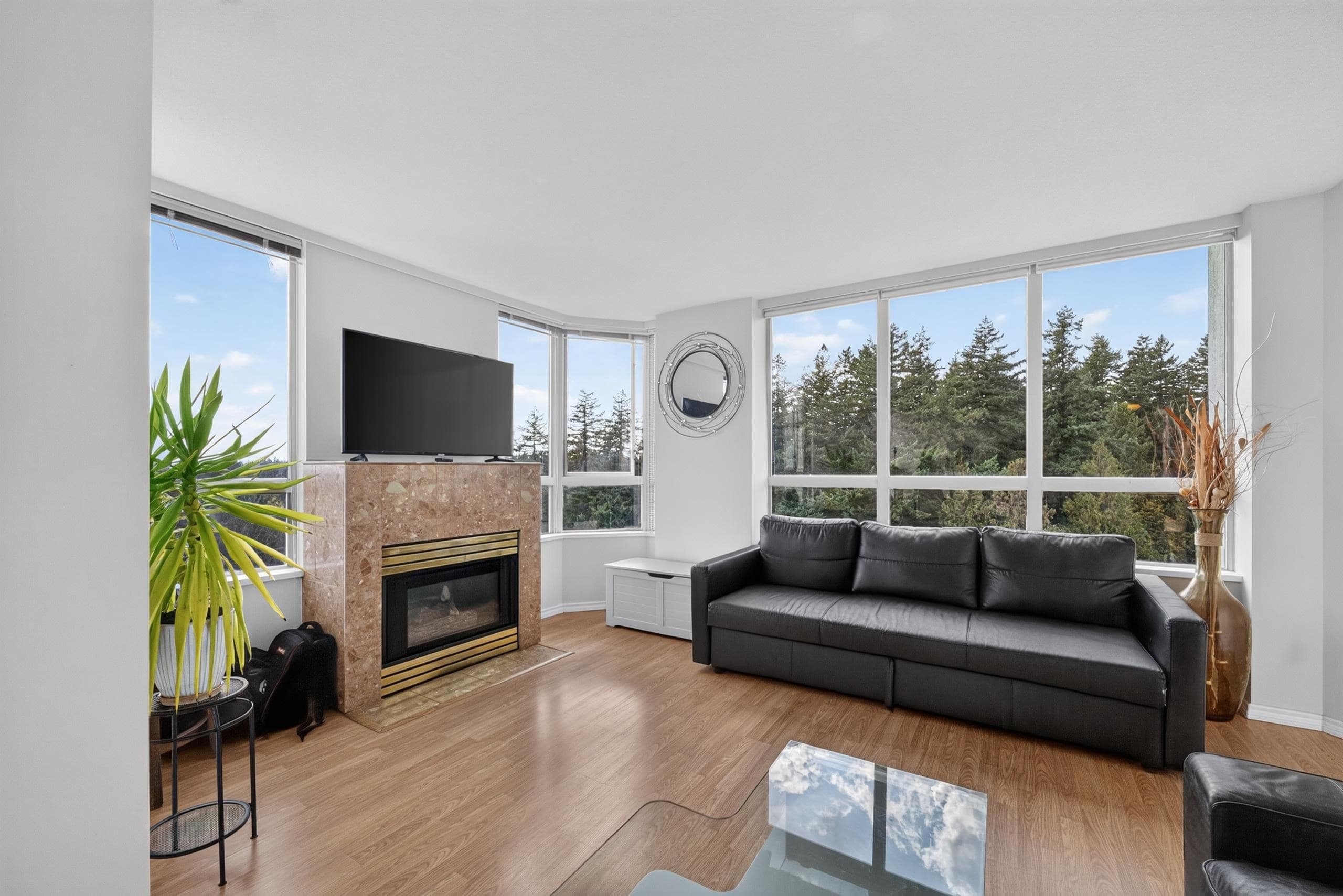 1502 - 10082 148 Street, Surrey, V3R 0S3 — photo 2