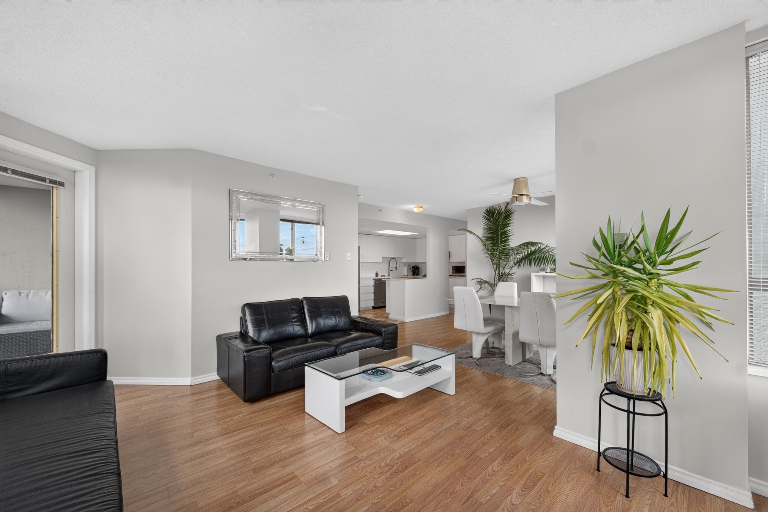 1502 - 10082 148 Street, Surrey, V3R 0S3 — photo 1