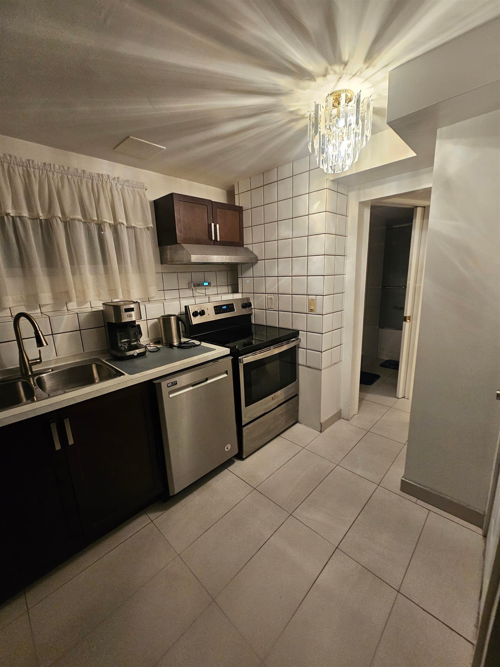 Basement suite - 1112 Sprice Avenue, Coquitlam