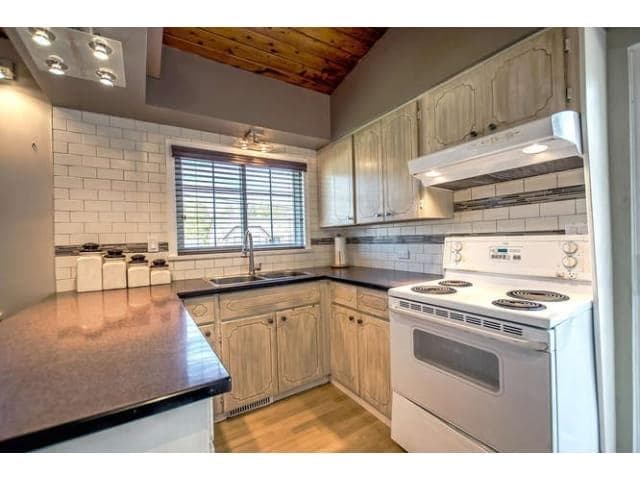 123xx Hillside Street, Maple Ridge, V2X 5X1 — photo 5