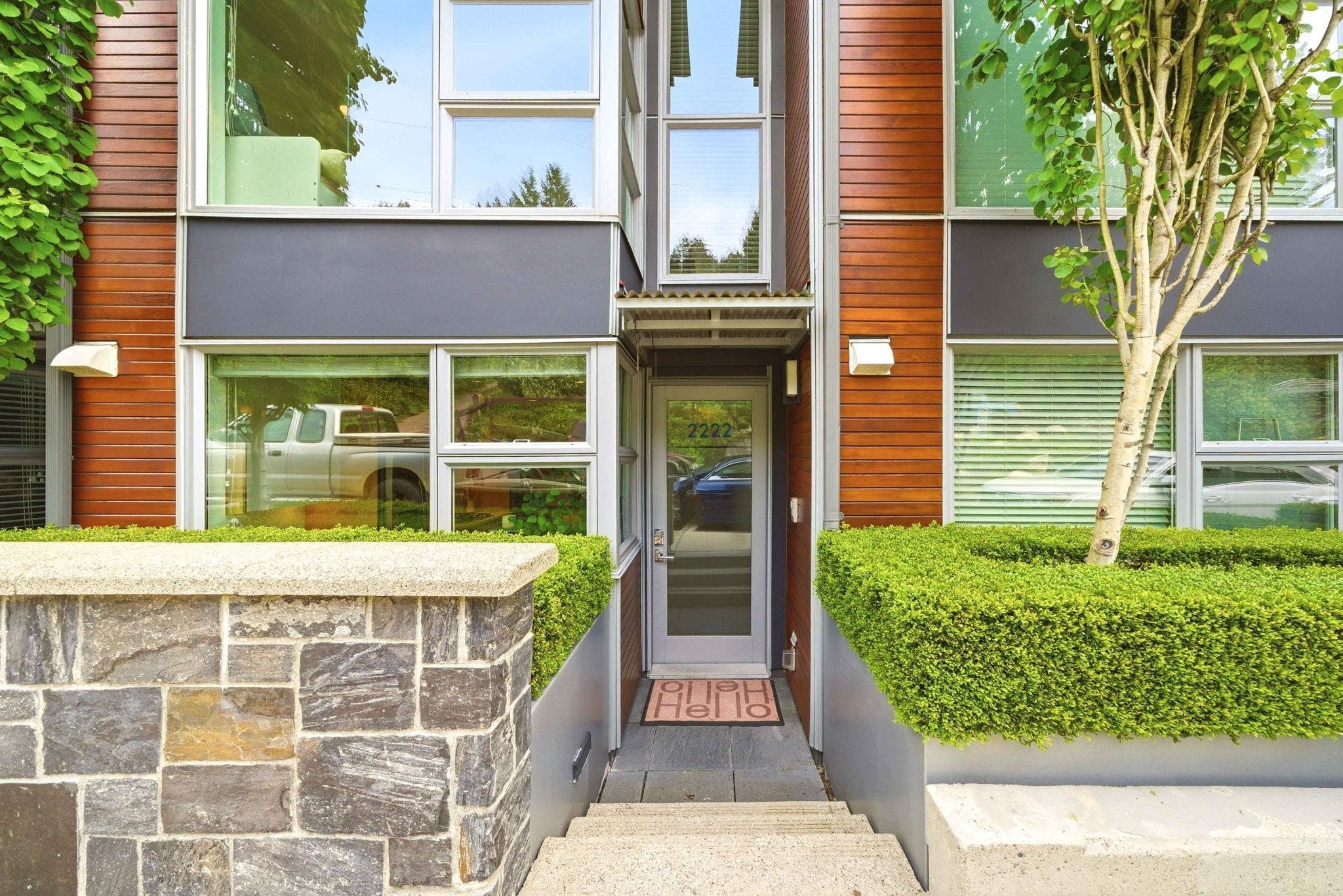 2222 Caledonia Avenue, North Vancouver, V7G 1T9 — photo 2