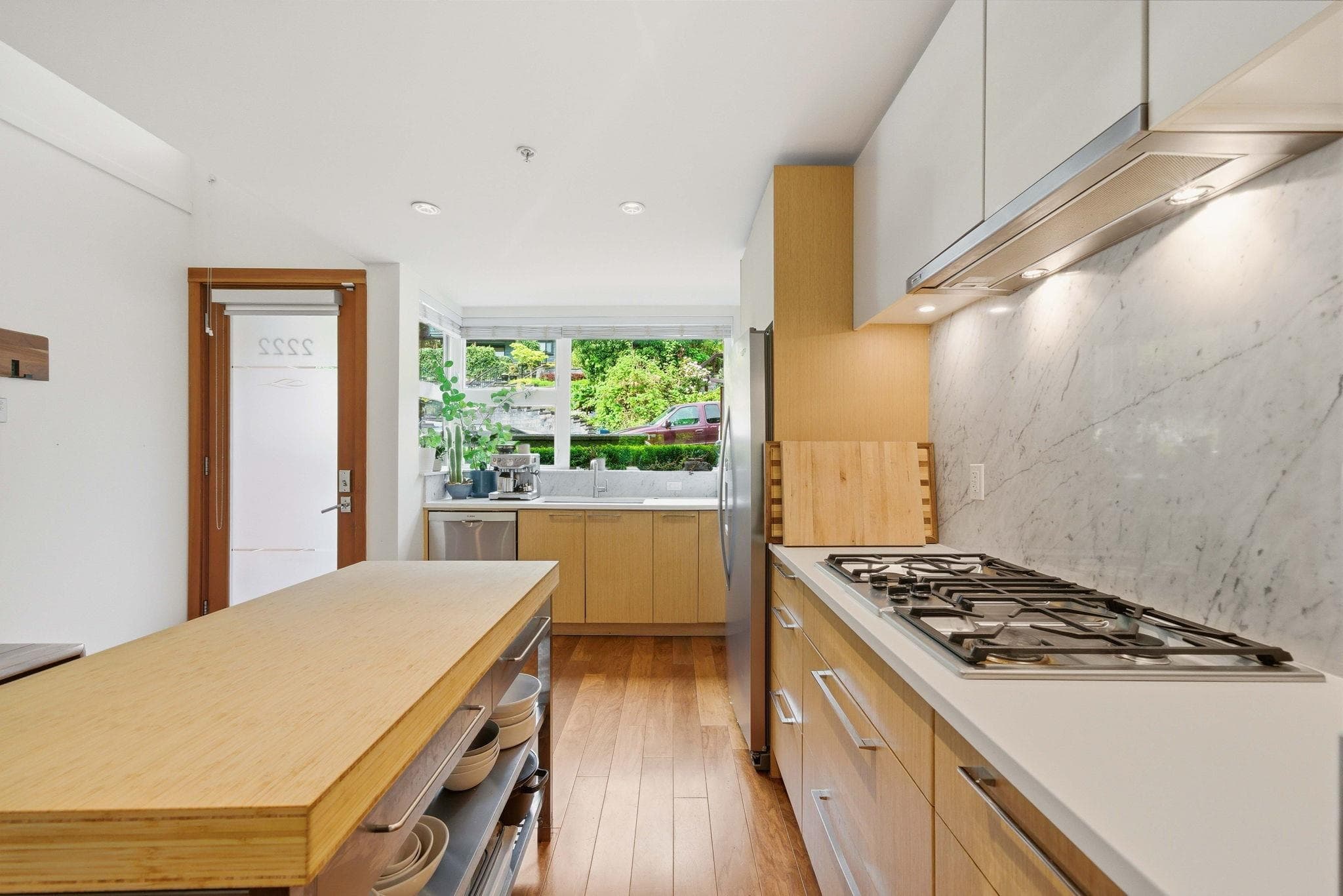 2222 Caledonia Avenue, North Vancouver, V7G 1T9 — photo 3