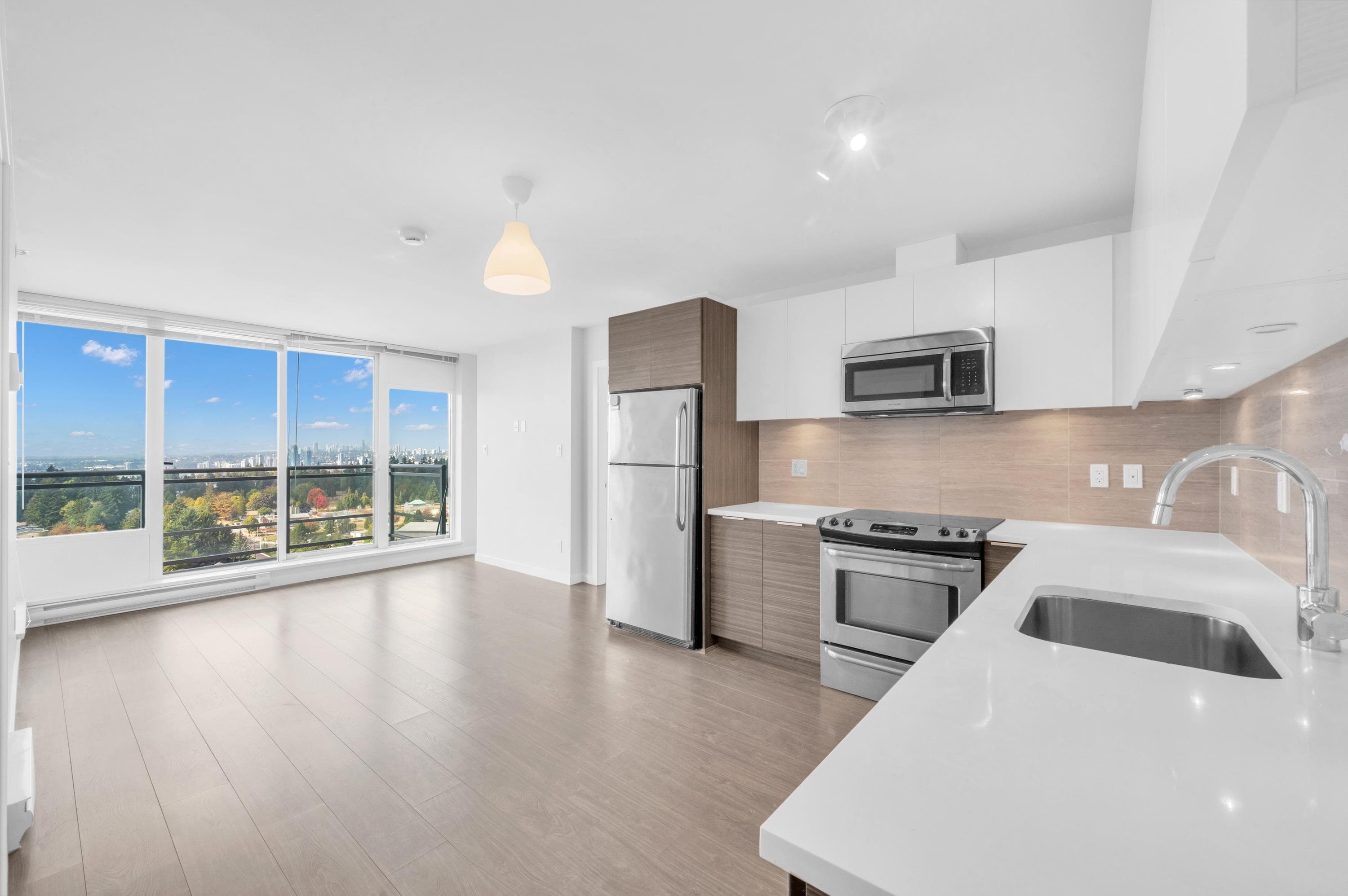 2109 - 13303 Central Avenue, Surrey, V3T 0K6 — photo 3