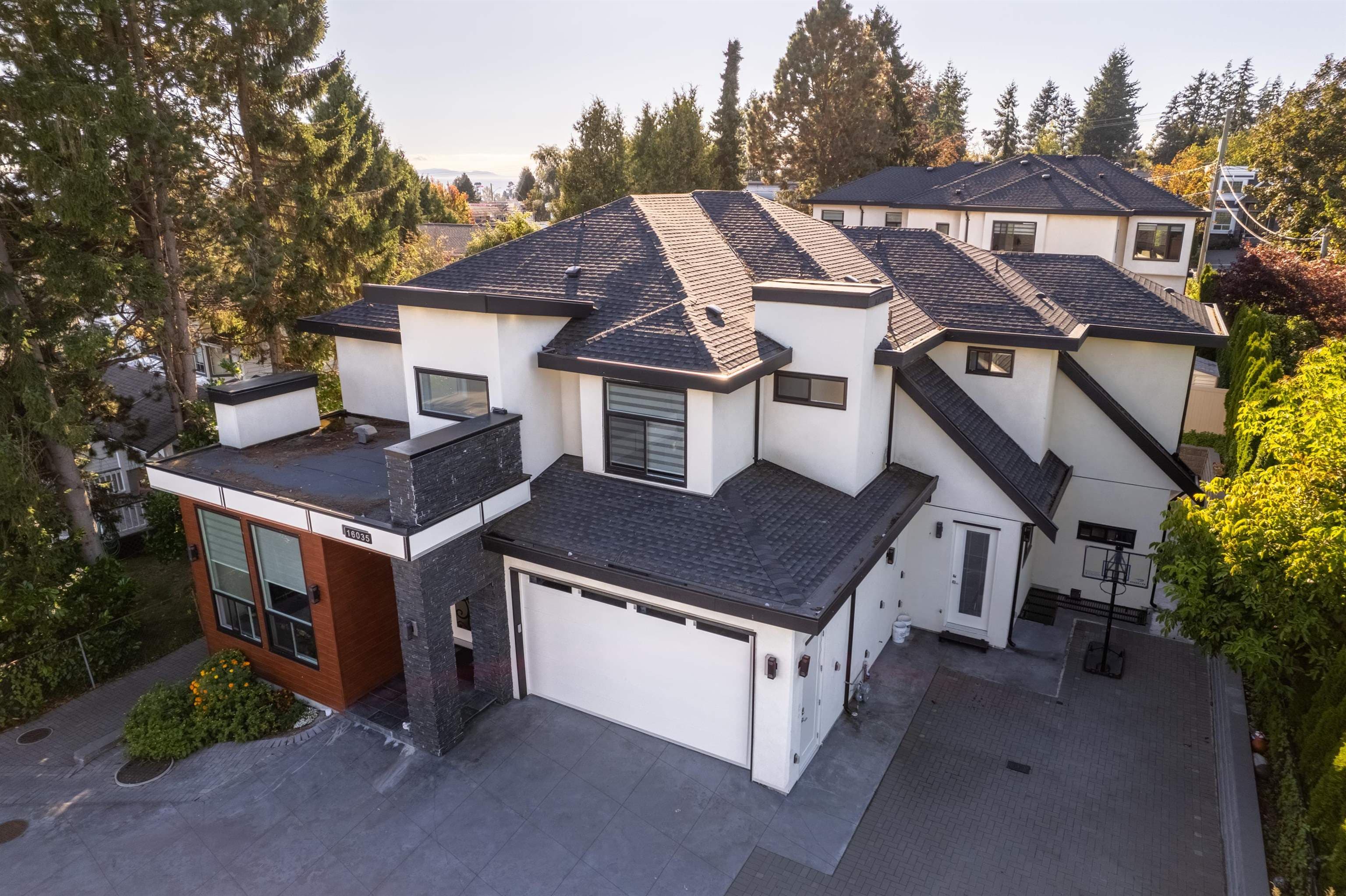 16035 10a Avenue, Surrey, V4A 7W8 — photo 1