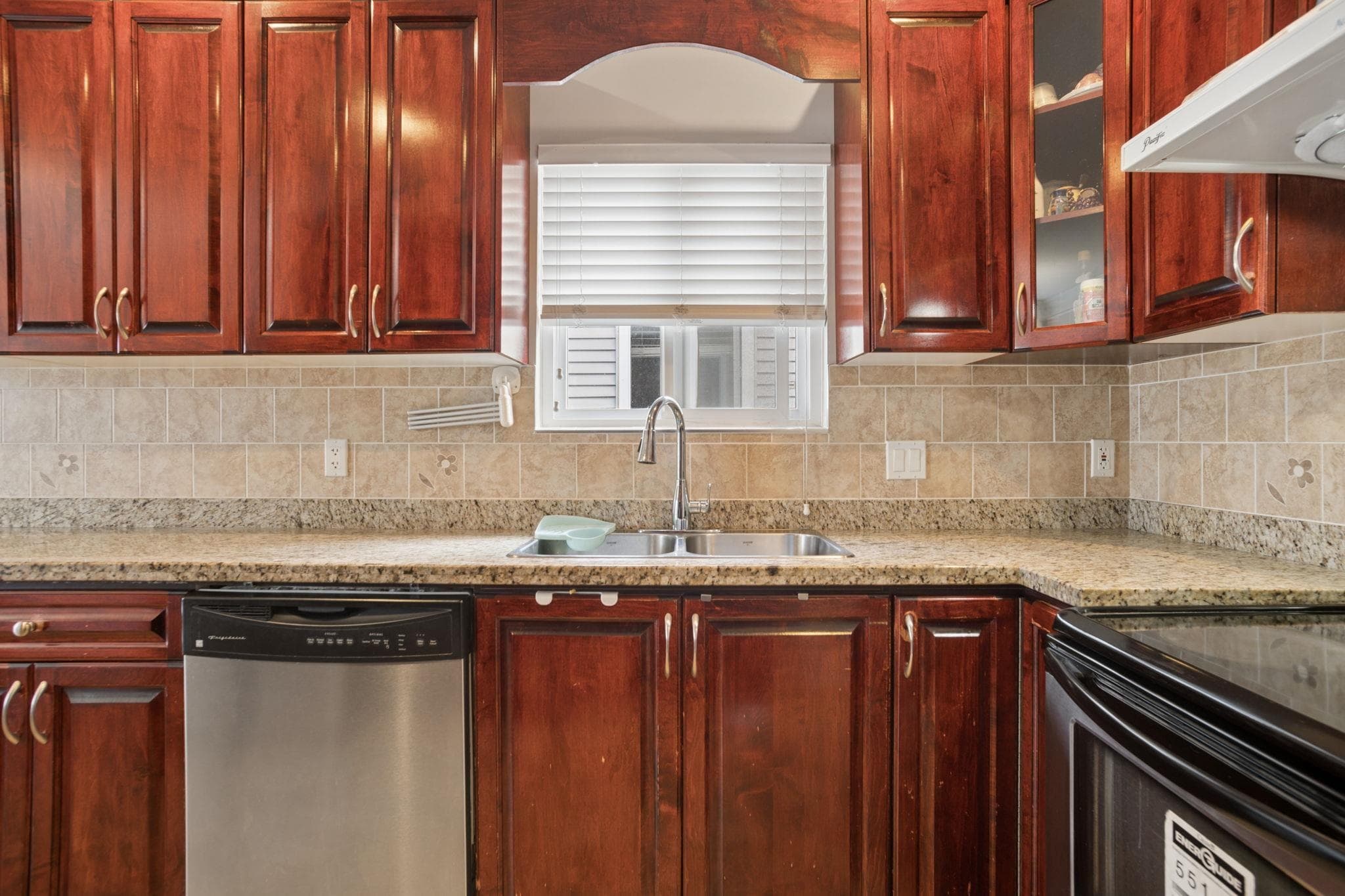 7487 Rosewood Street, Burnaby, V5E 2G6 — photo 5