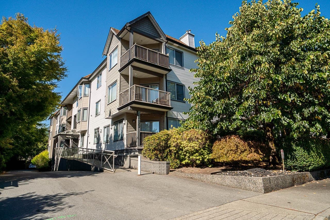 304 - 5489 201 Street, Langley, V3A 1P8 — photo 1