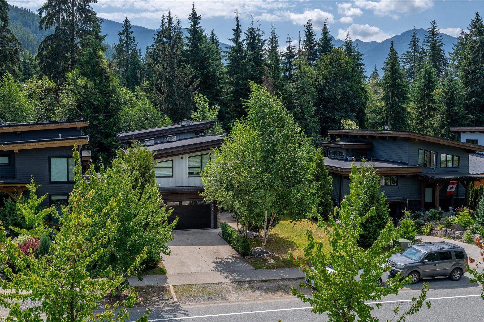 3324 Mamquam Road, Squamish, V8B 0S6 — photo 1