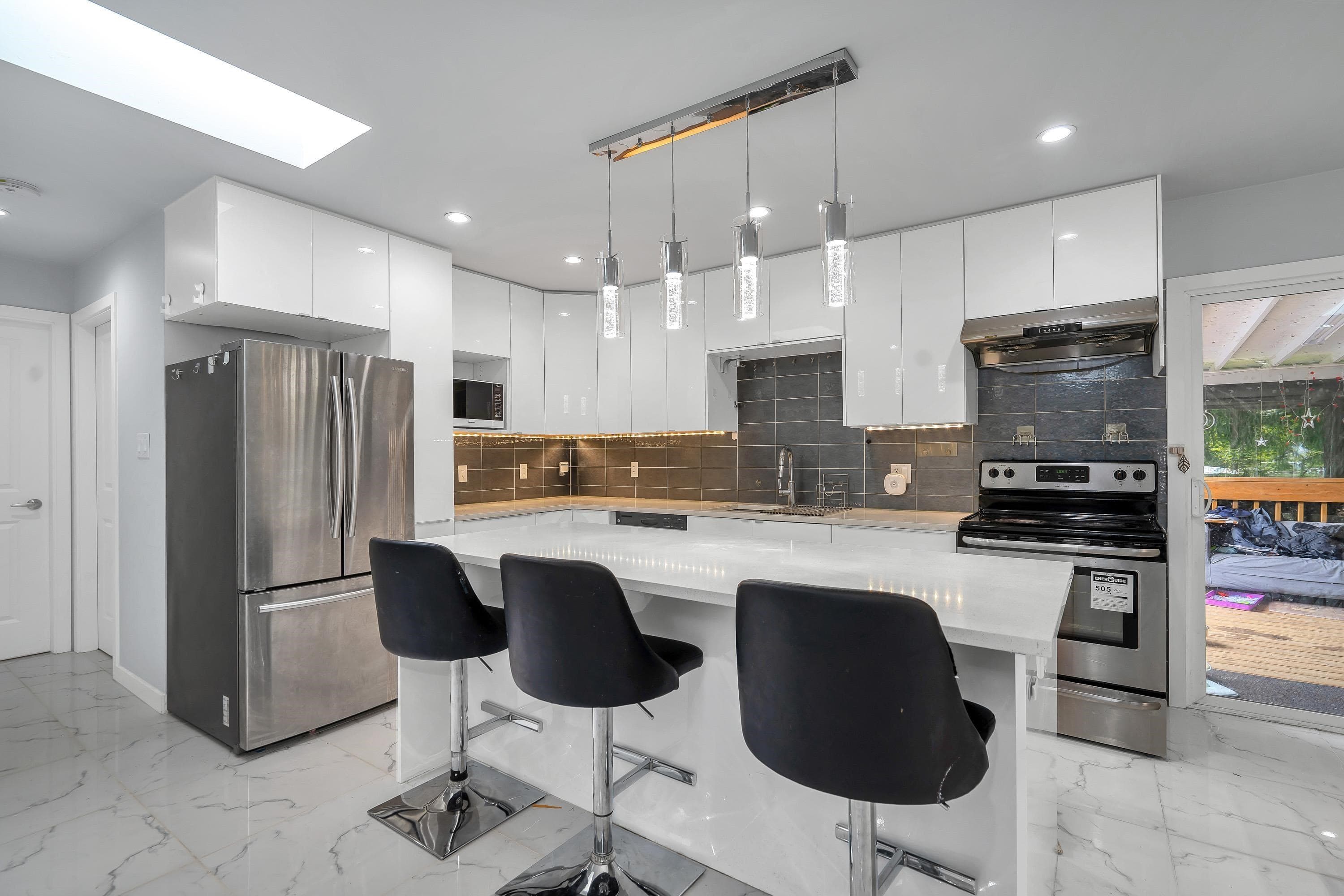 10865 152 Street, Surrey, V3R 4H3 — photo 3