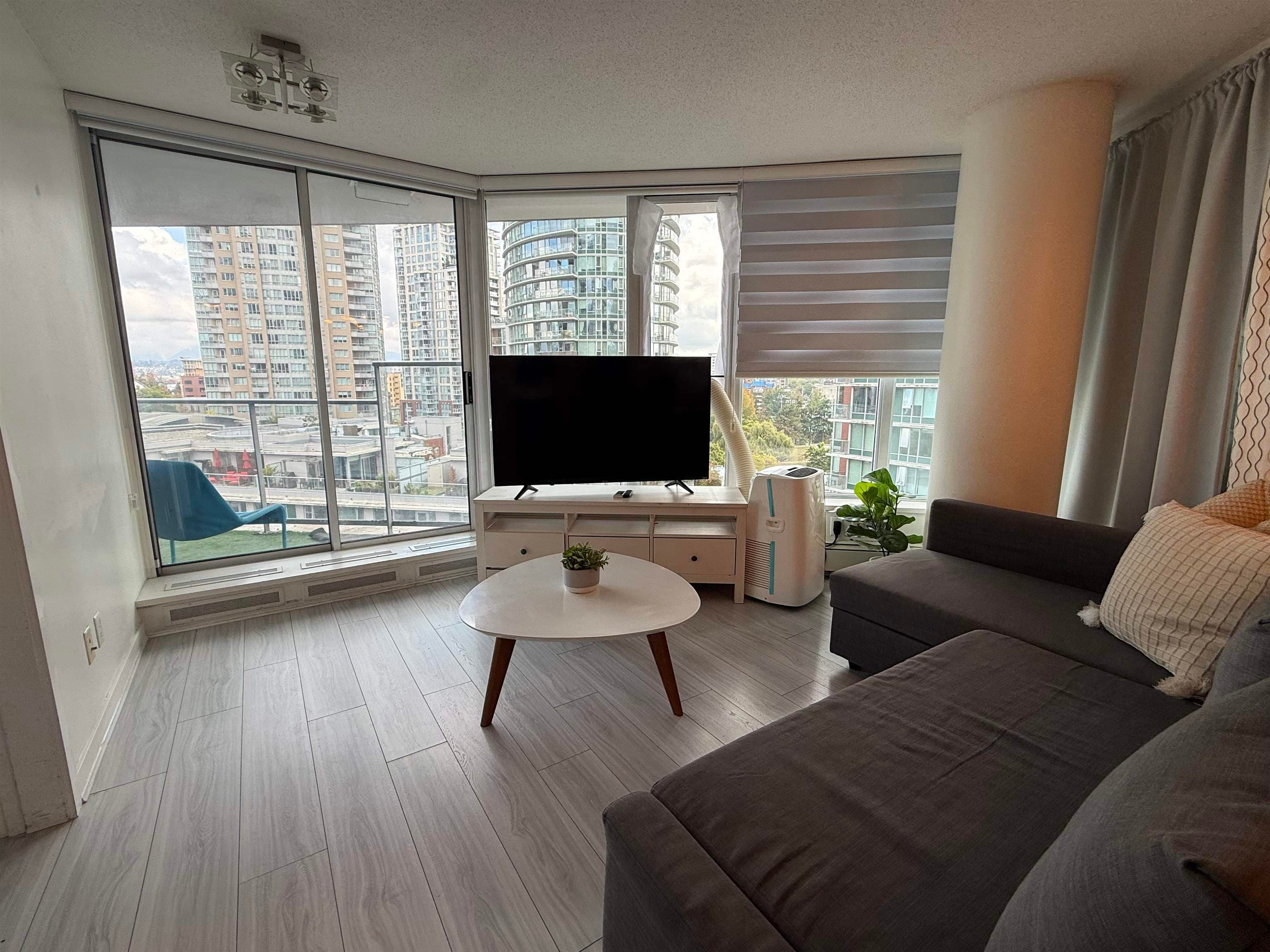 1002 - 689 Abbott Street, Vancouver, V6B 0J2 — photo 4