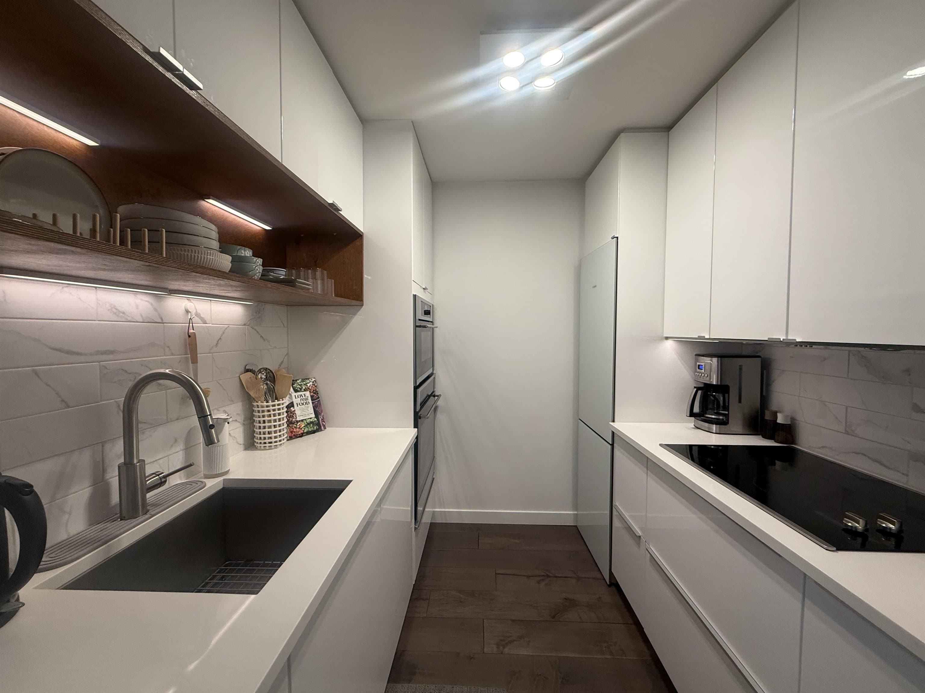 102 - 985 W 10th Avenue, Vancouver