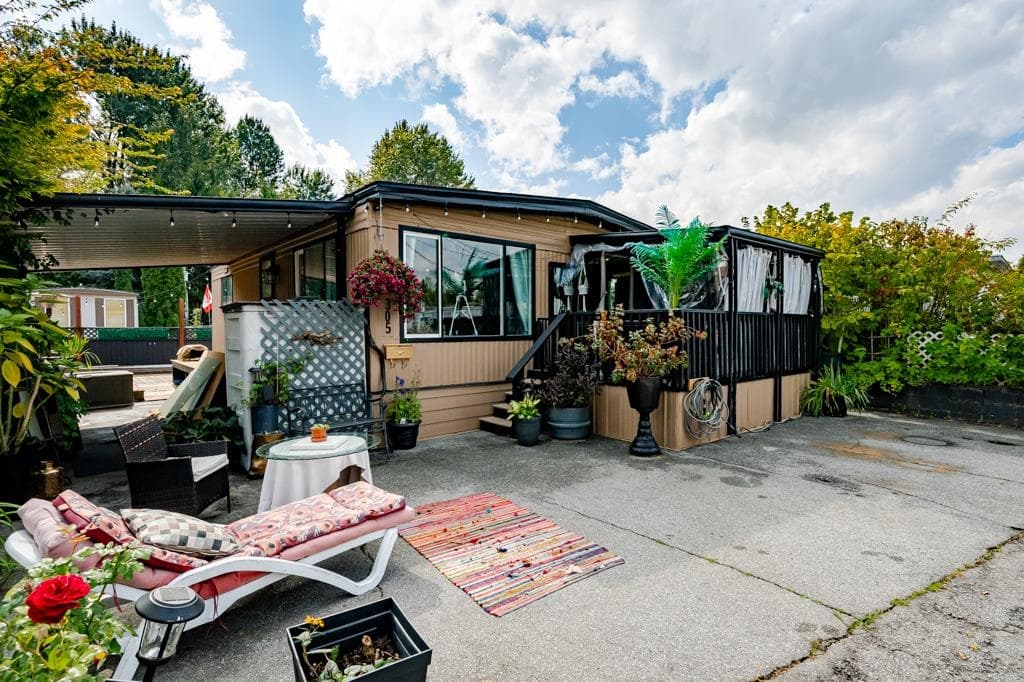 305 - 201 Cayer Street, Coquitlam, V3K 5A9 — photo 1