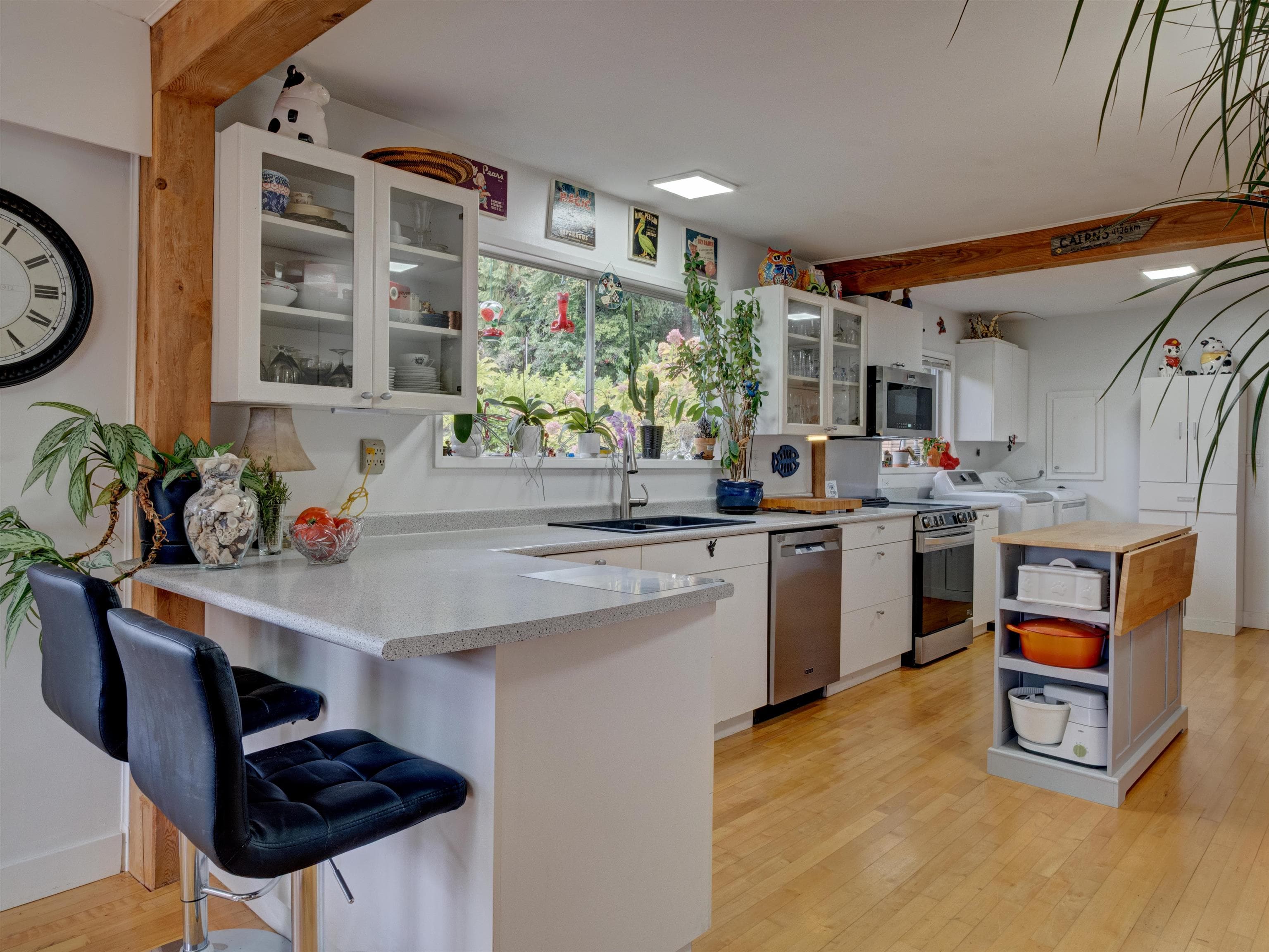 5206 Radcliffe Road, Sechelt, V7Z 0C1 — photo 2