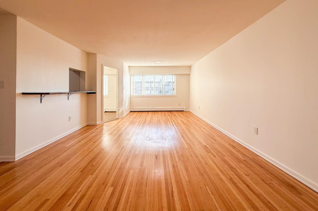 107 - 461 W 16 Street, North Vancouver