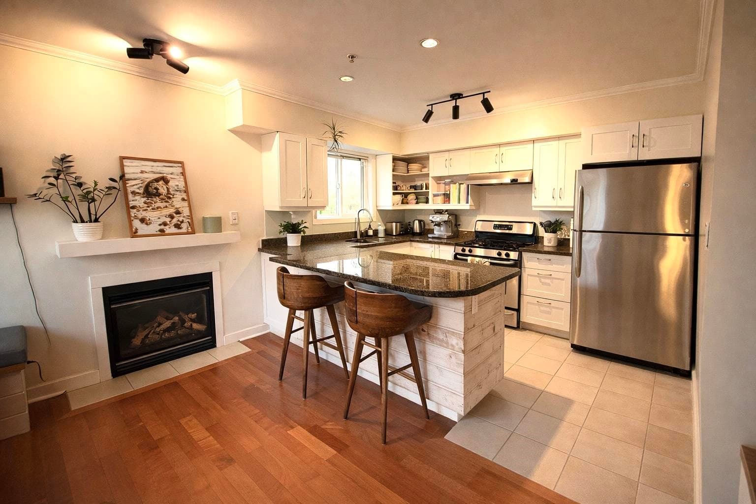 6 - 1233 Main Street, Squamish, V8B 0P7 — photo 1