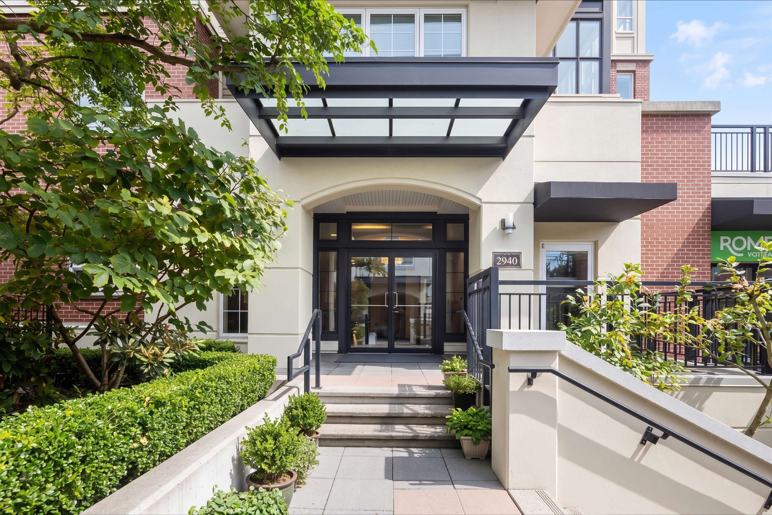 205 - 2940 King George Boulevard, Surrey, V4P 1A2 — photo 2