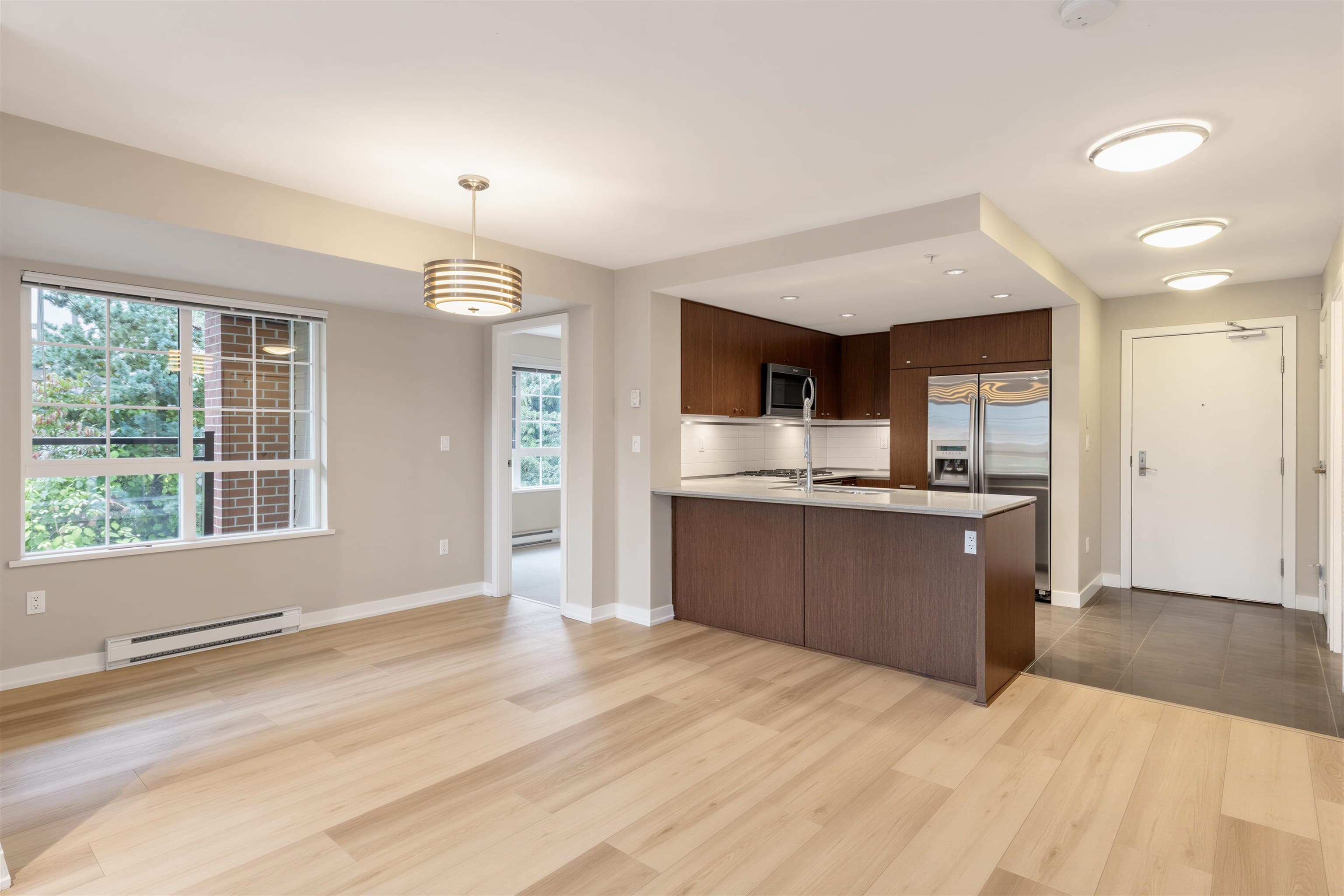 205 - 2940 King George Boulevard, Surrey, V4P 1A2 — photo 3