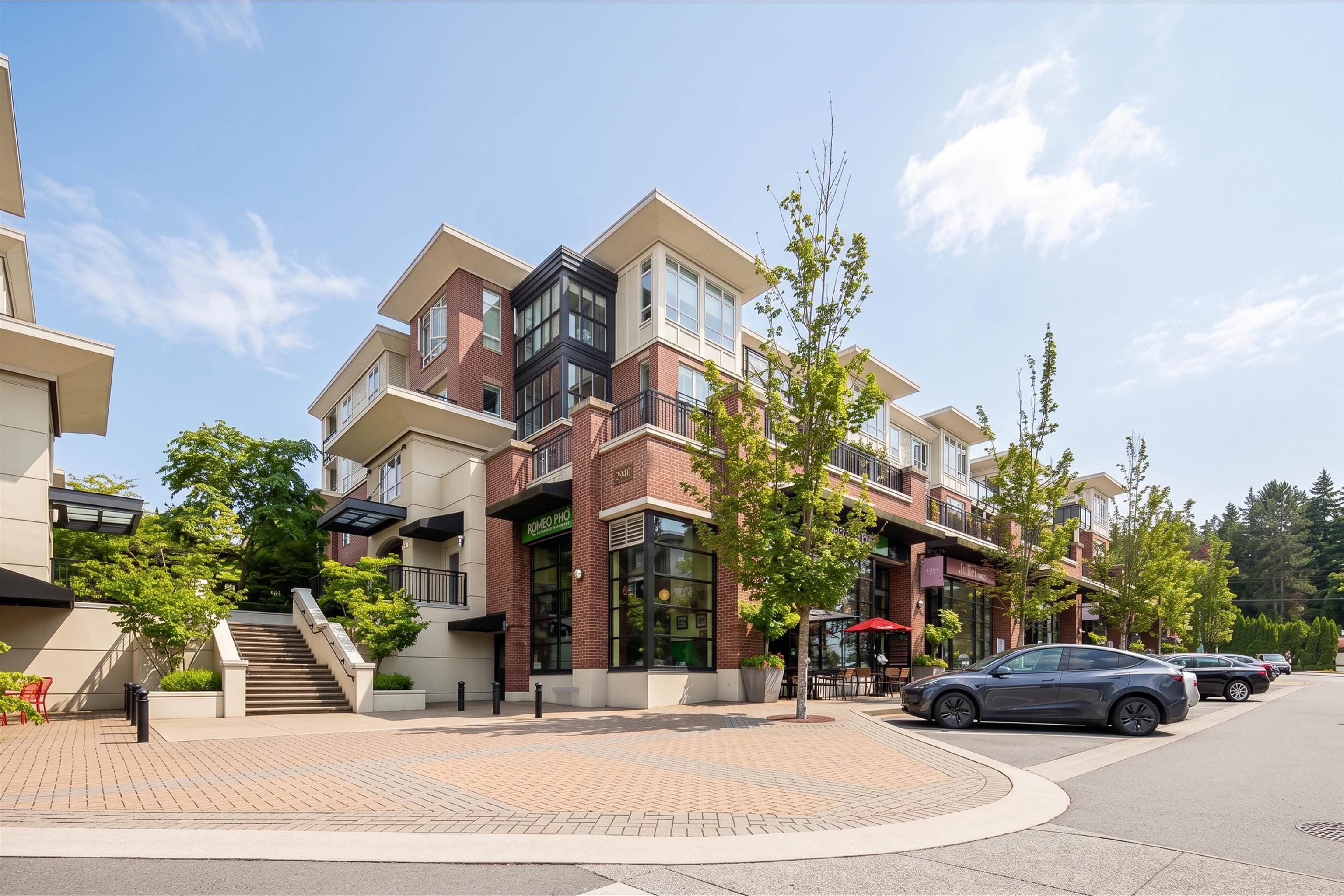 205 - 2940 King George Boulevard, Surrey, V4P 1A2 — photo 1