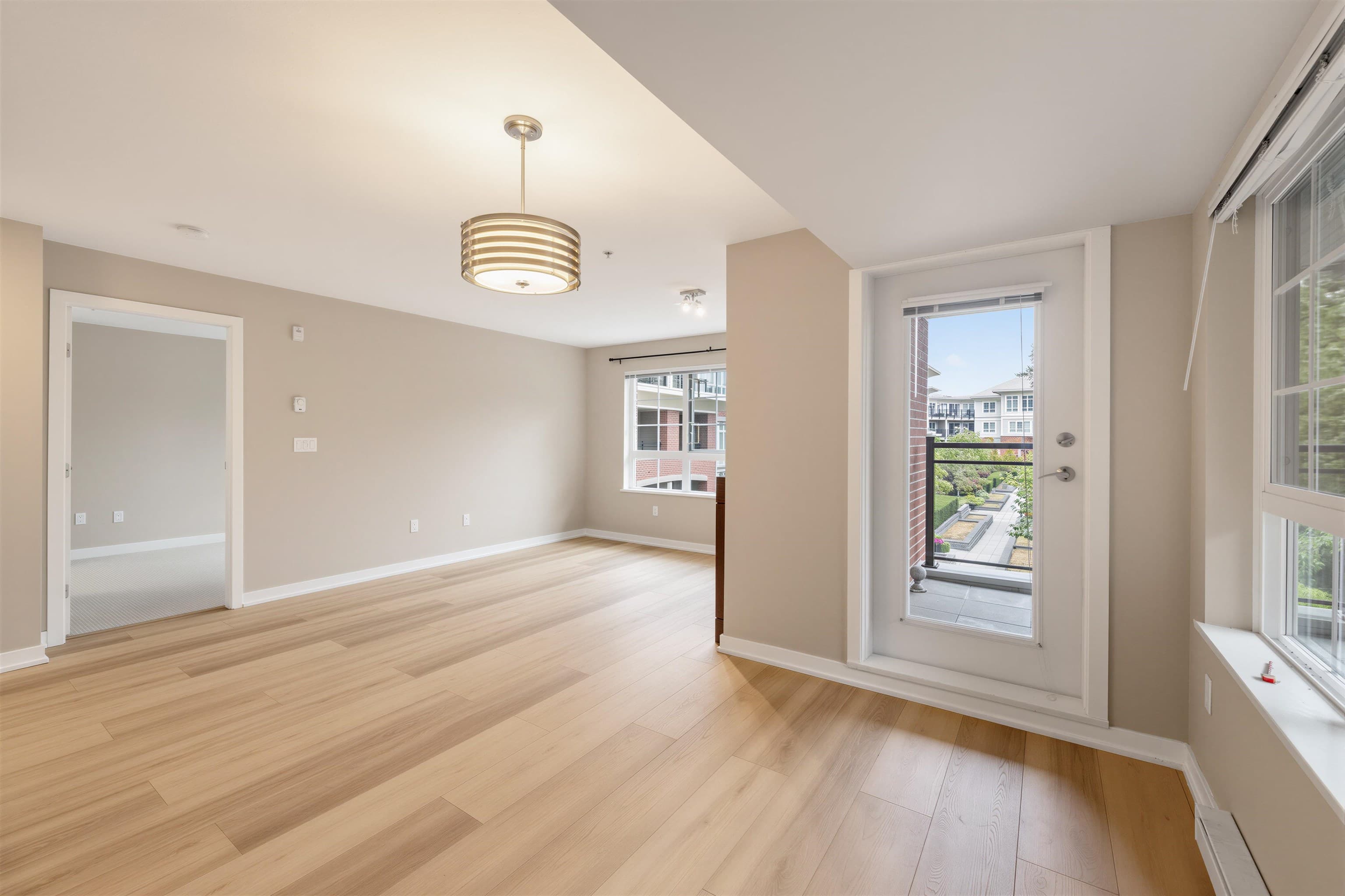 205 - 2940 King George Boulevard, Surrey, V4P 1A2 — photo 4