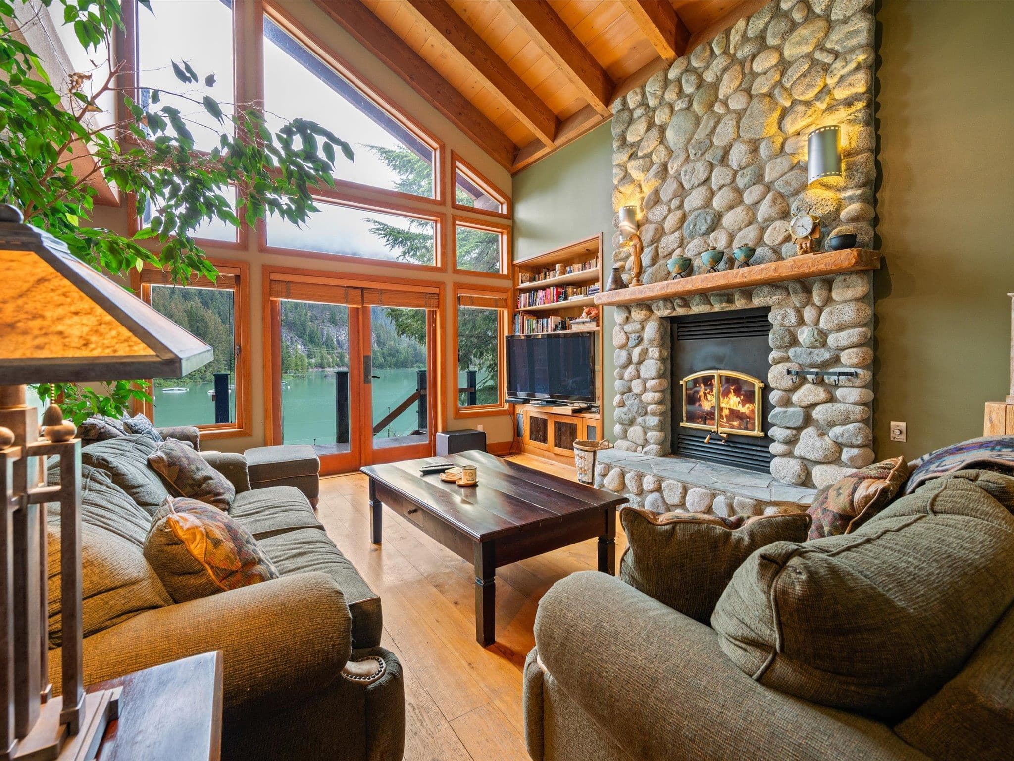 9297 Lakeshore Drive, Whistler, V8E 0G6 — photo 1