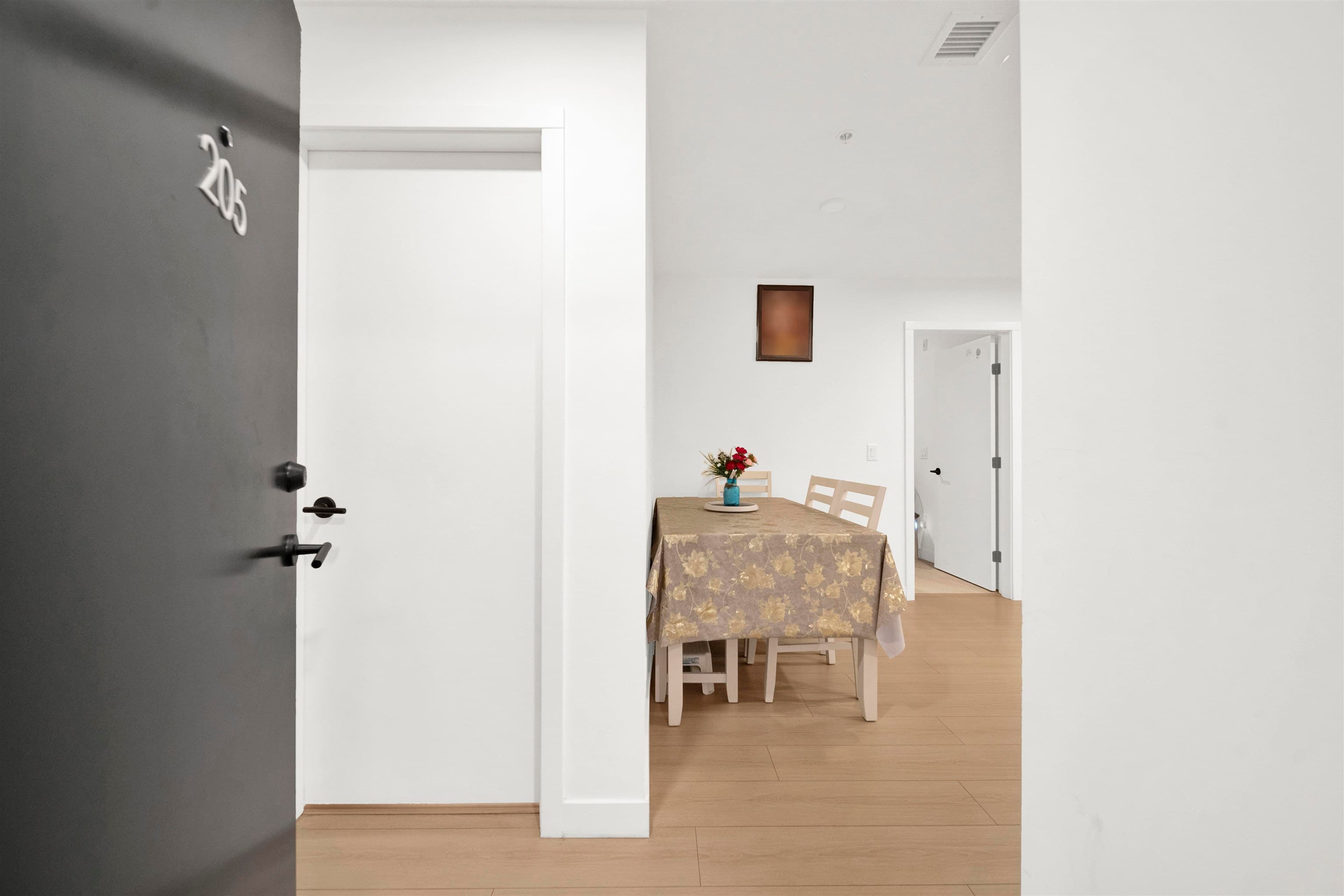 205 - 13439 94a Avenue, Surrey, V3V 0G9 — photo 3