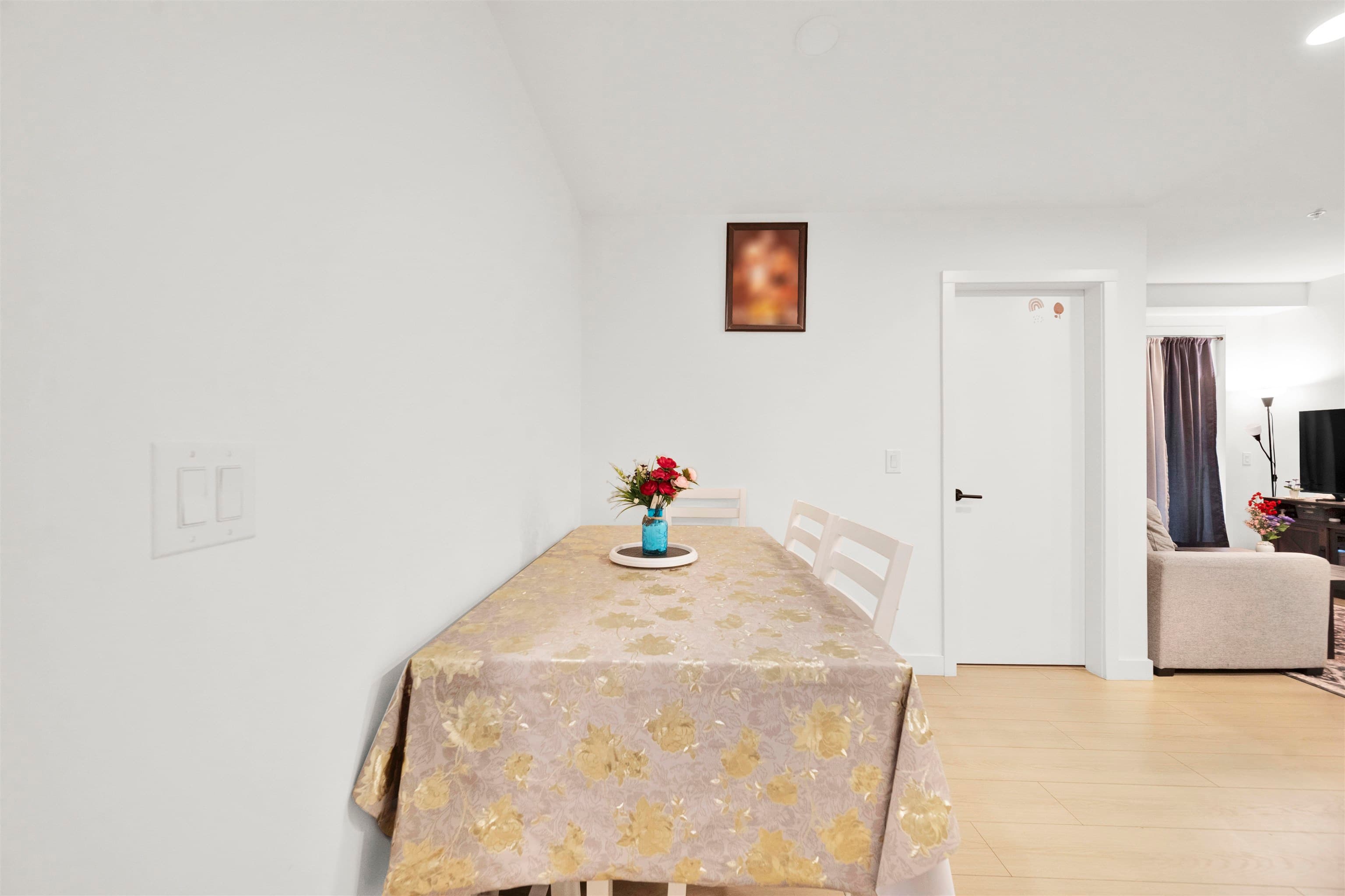 205 - 13439 94a Avenue, Surrey, V3V 0G9 — photo 4