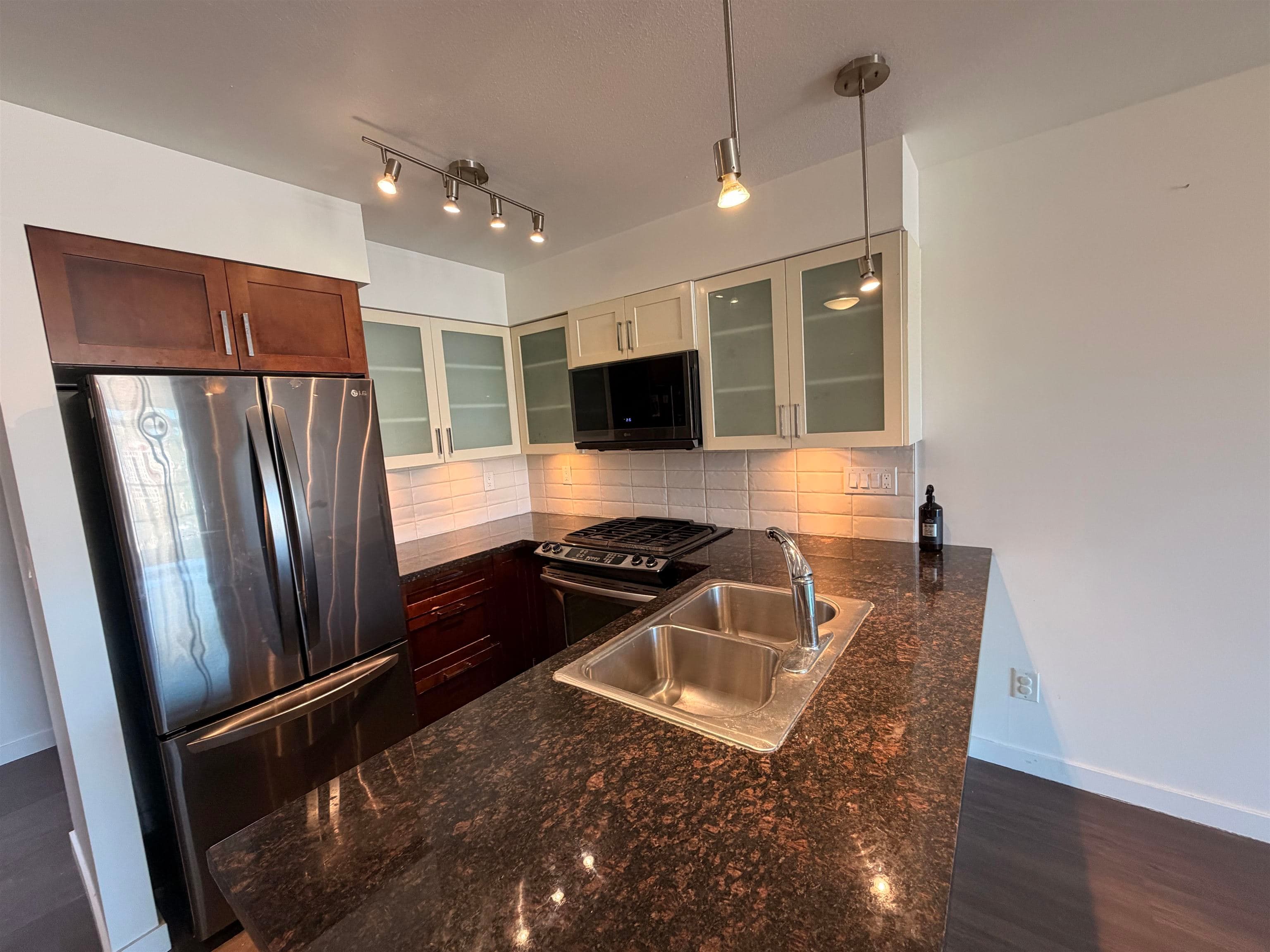 1 Renaissance Square, New Westminster, V3M 0B6 — photo 4