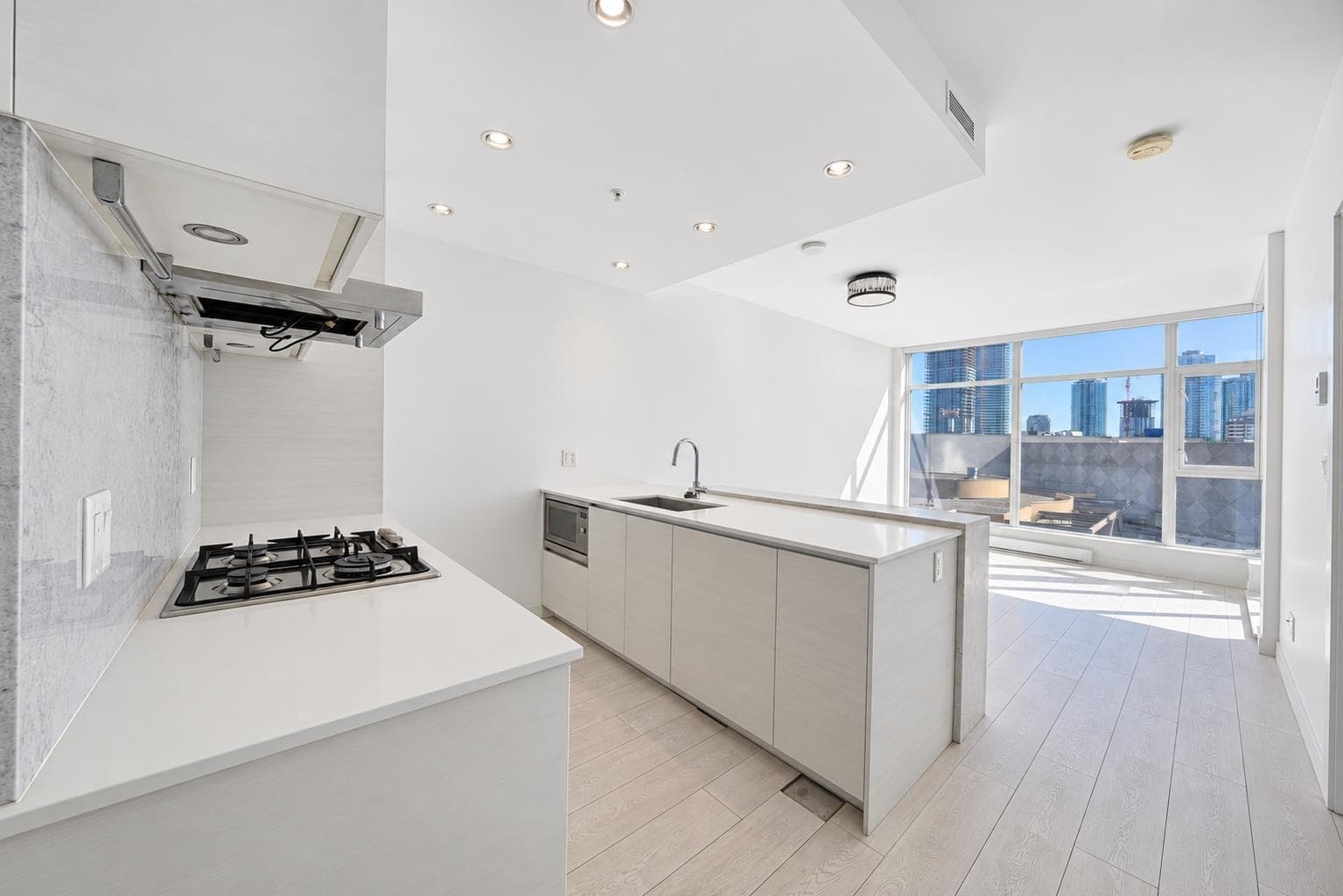 801 - 4670 Assembly Way, Burnaby, V5H 0H3 — photo 3