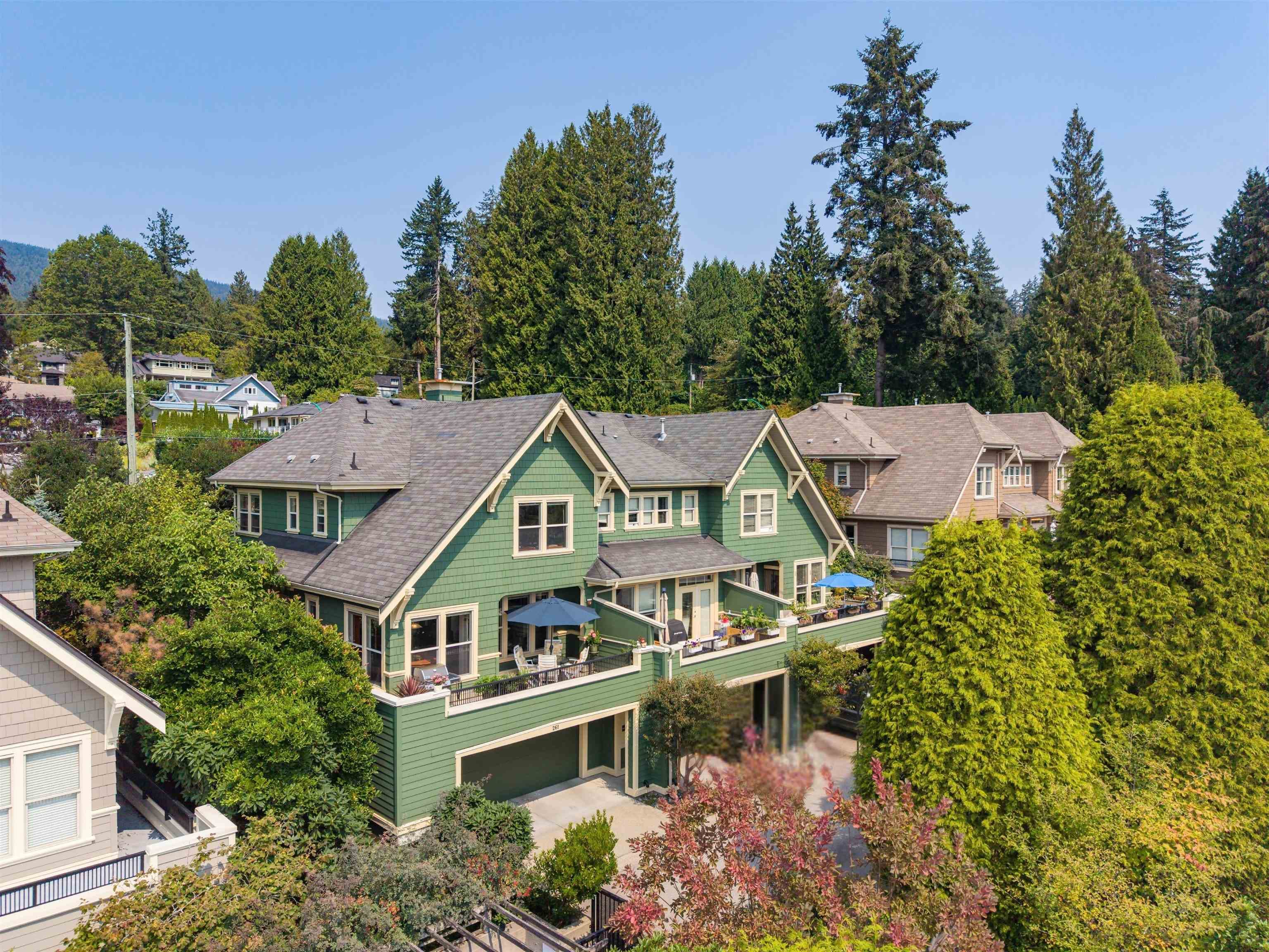 261 E Queens Road, North Vancouver, V7N 4N7 — photo 1